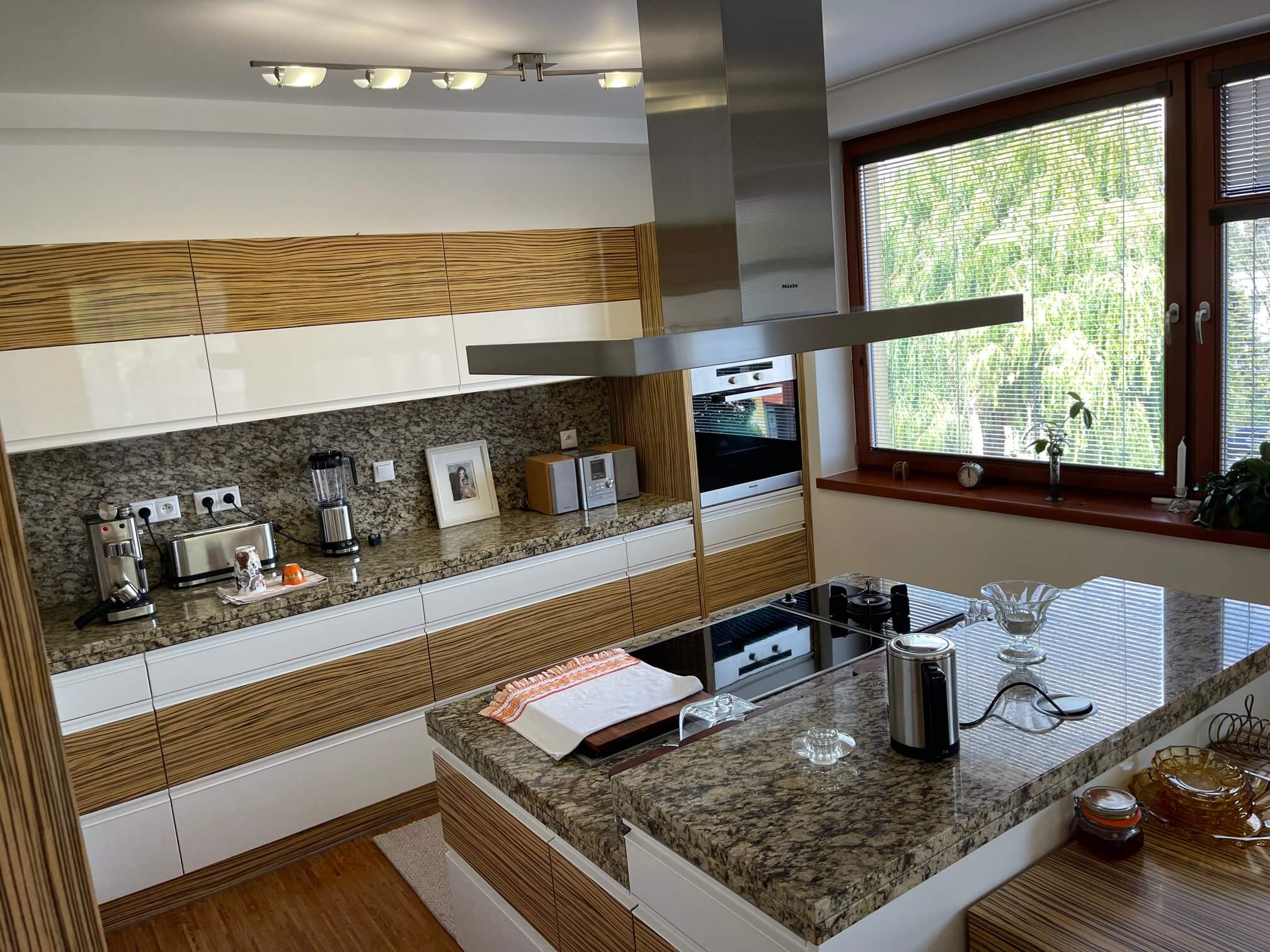 Prenajaté: 4 IZBOVÝ BYT V Šamoríne, centre, 2 POSCHODIE, ÚŽITKOVÁ 145,20M2, BALKÓN 6M2, 2x PARKOVACIE MIESTO,-43