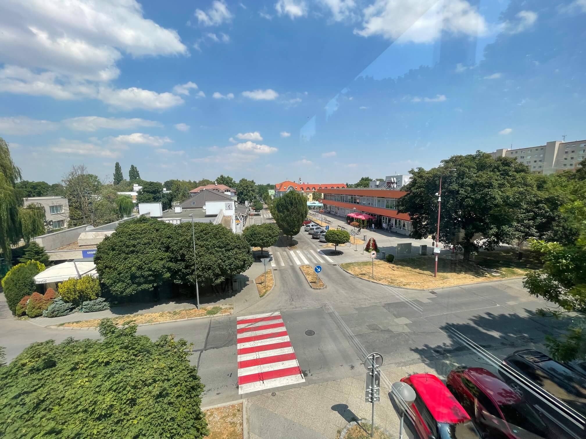 Prenajaté: 4 IZBOVÝ BYT V Šamoríne, centre, 2 POSCHODIE, ÚŽITKOVÁ 145,20M2, BALKÓN 6M2, 2x PARKOVACIE MIESTO,-38