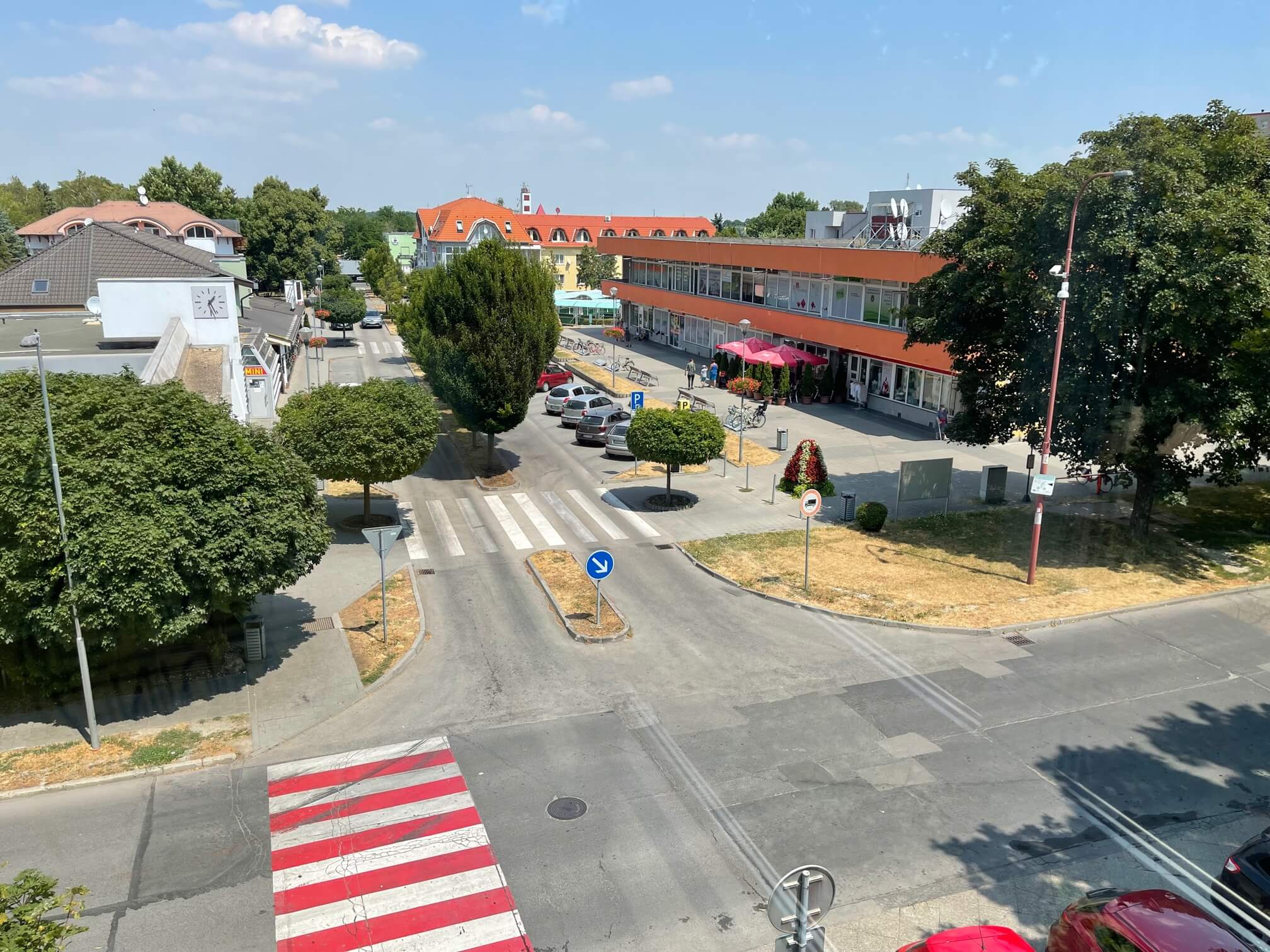 Prenajaté: 4 IZBOVÝ BYT V Šamoríne, centre, 2 POSCHODIE, ÚŽITKOVÁ 145,20M2, BALKÓN 6M2, 2x PARKOVACIE MIESTO,-35