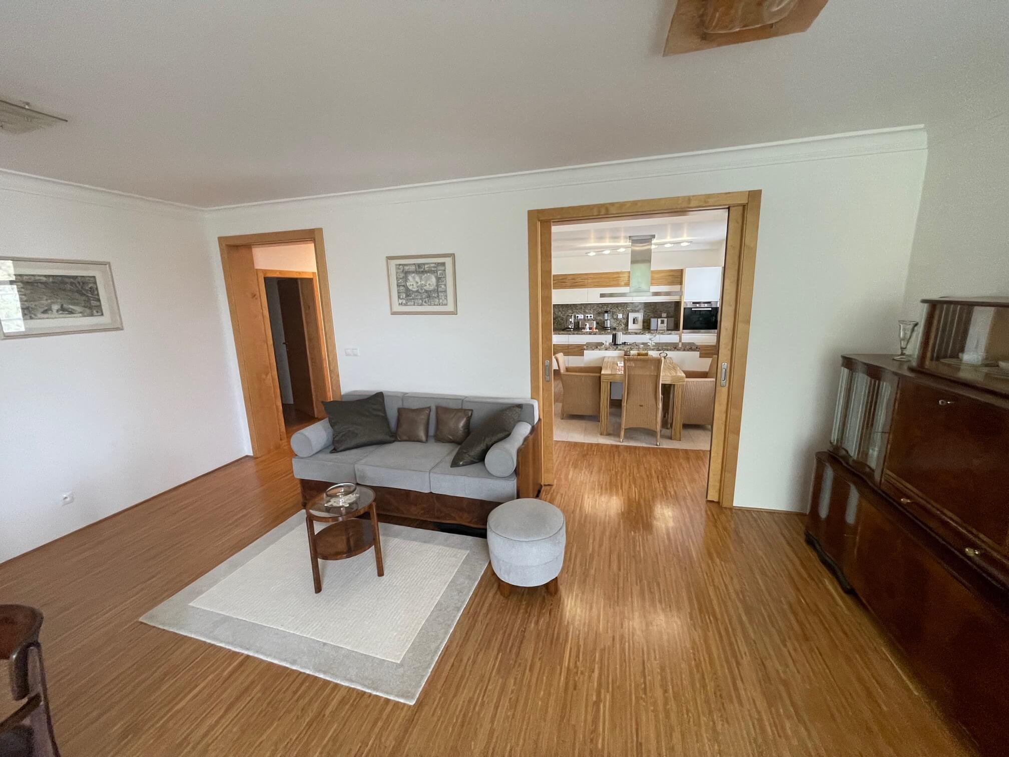 Prenajaté: 4 IZBOVÝ BYT V Šamoríne, centre, 2 POSCHODIE, ÚŽITKOVÁ 145,20M2, BALKÓN 6M2, 2x PARKOVACIE MIESTO,-32