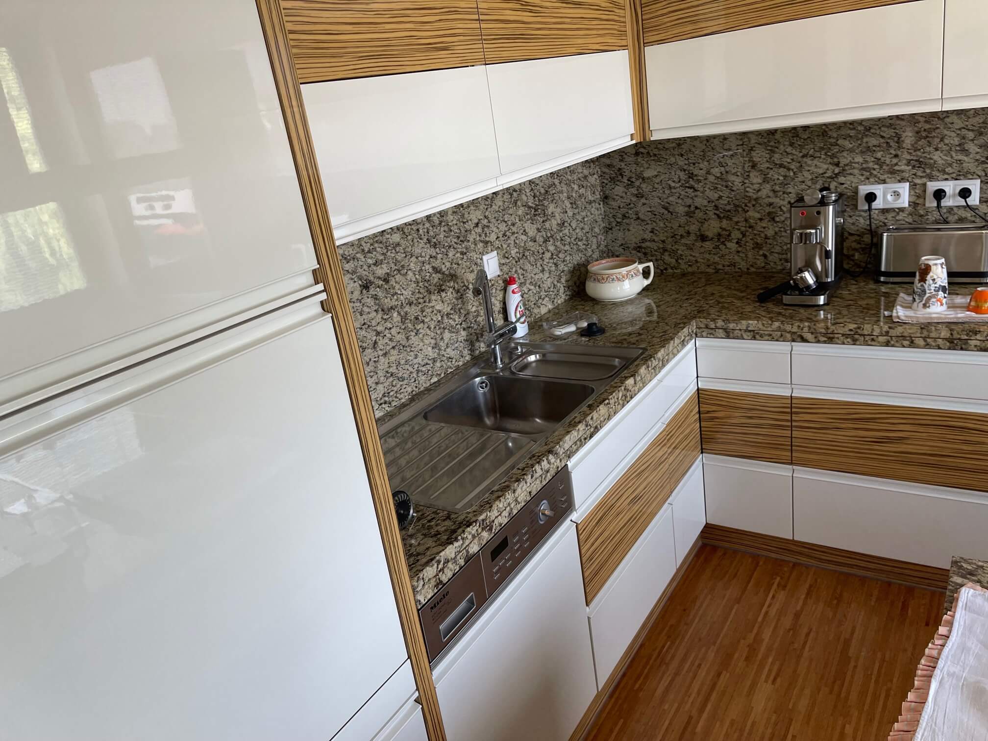 Prenajaté: 4 IZBOVÝ BYT V Šamoríne, centre, 2 POSCHODIE, ÚŽITKOVÁ 145,20M2, BALKÓN 6M2, 2x PARKOVACIE MIESTO,-17