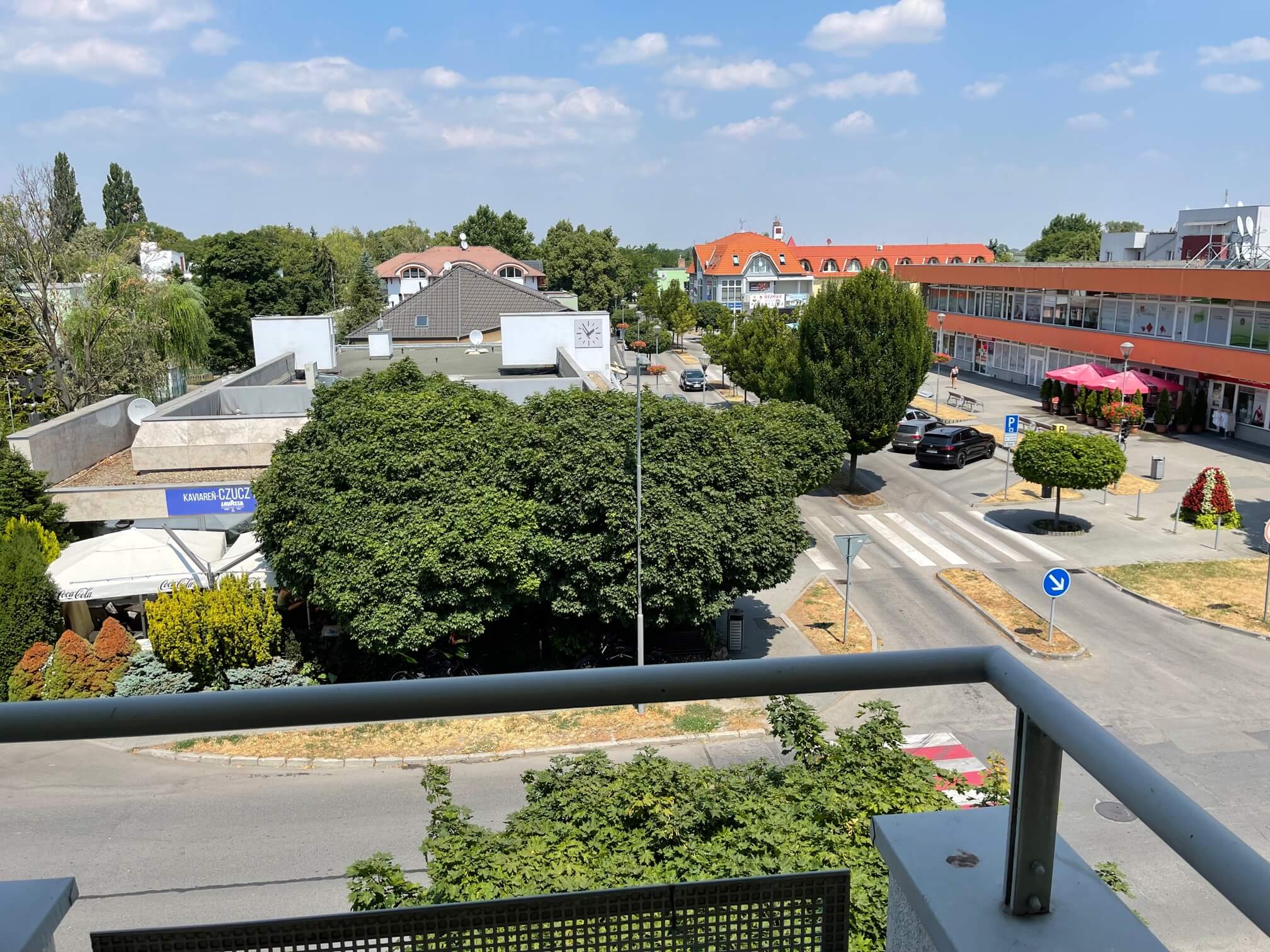 Prenajaté: 4 IZBOVÝ BYT V Šamoríne, centre, 2 POSCHODIE, ÚŽITKOVÁ 145,20M2, BALKÓN 6M2, 2x PARKOVACIE MIESTO,-13