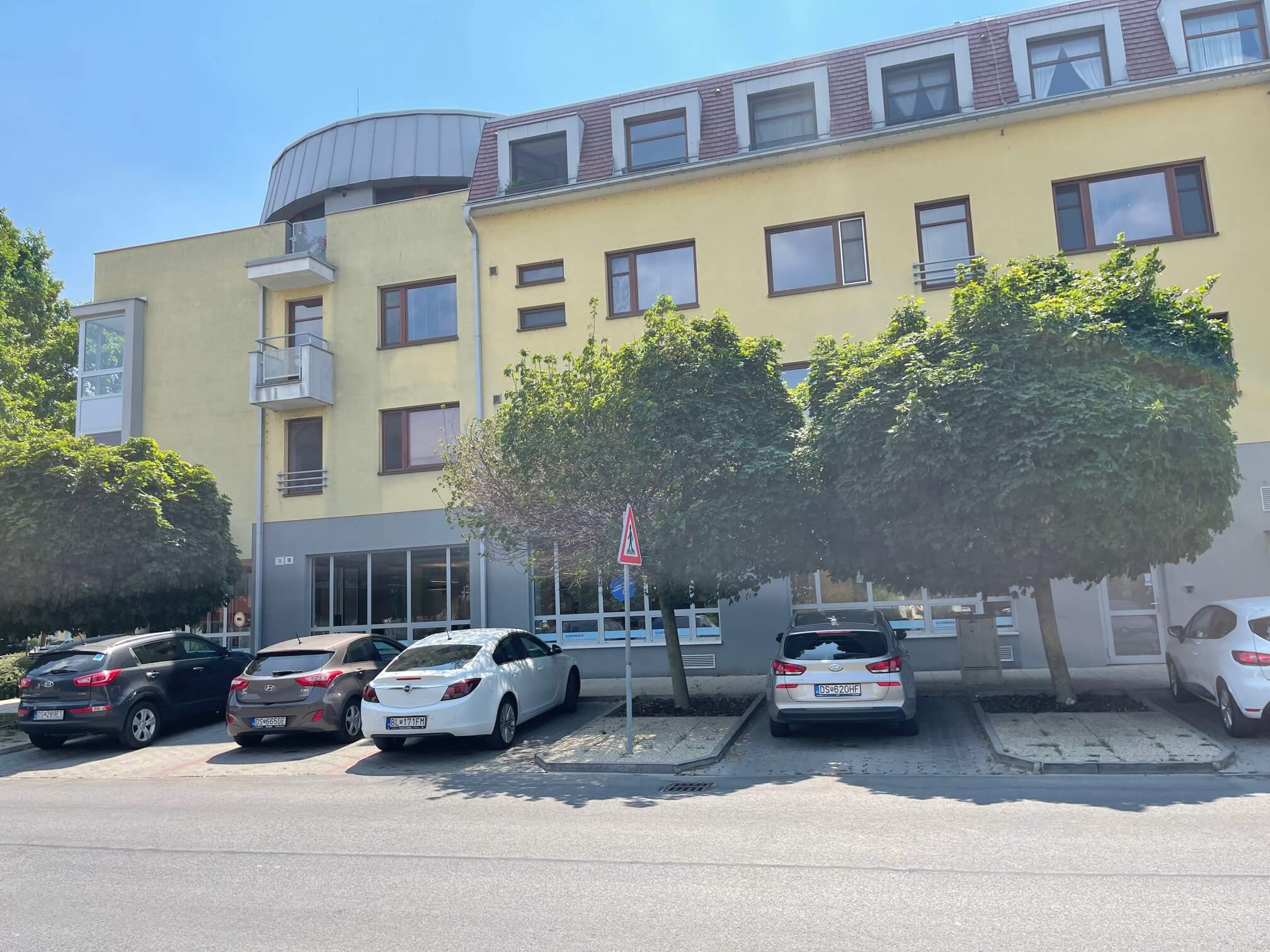 Prenajaté: 4 IZBOVÝ BYT V Šamoríne, centre, 2 POSCHODIE, ÚŽITKOVÁ 145,20M2, BALKÓN 6M2, 2x PARKOVACIE MIESTO,-6