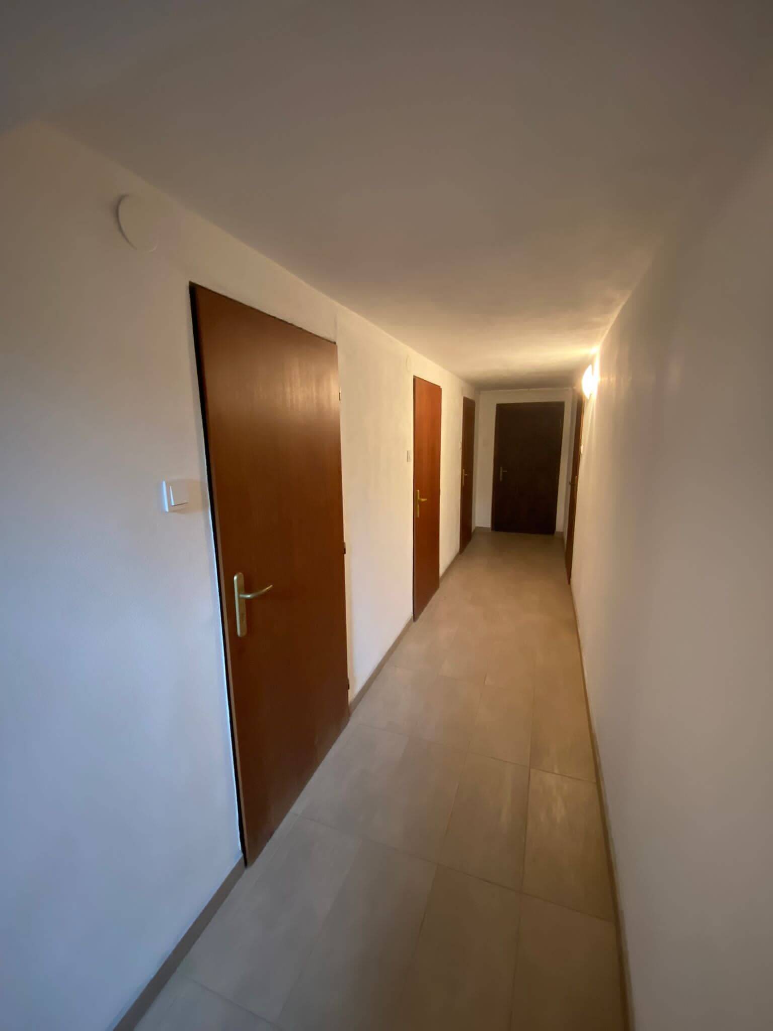 Rodinná Vila 6 izbová, úžitková 650m2, 3 podlažia, pozemok 1008m2, Lučenec – Opatová-51