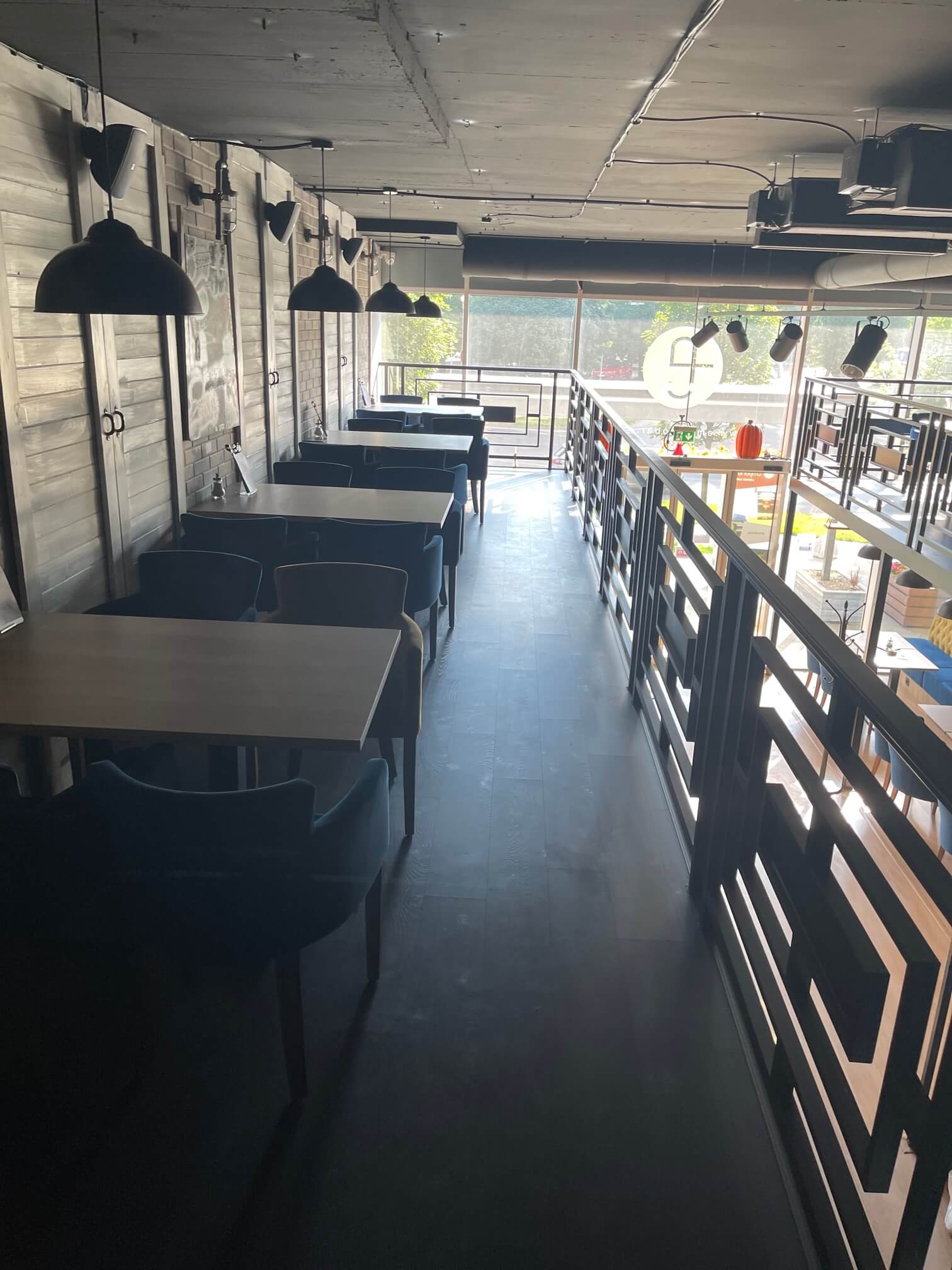 Predané: Predaj exkluzívneho baru 128,80m2, pre 70 + 40 ludí, kompletne zrekonštruovaný, Panorama City-4