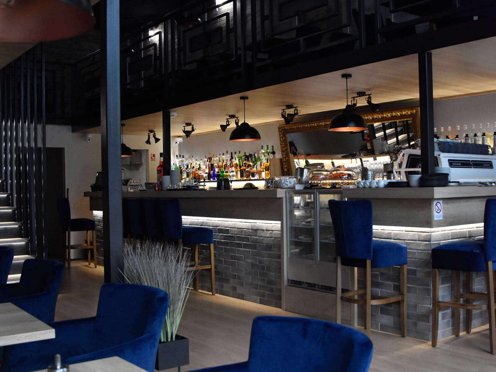 Predané: Predaj exkluzívneho baru 128,80m2, pre 70 + 40 ludí, kompletne zrekonštruovaný, Panorama City-2