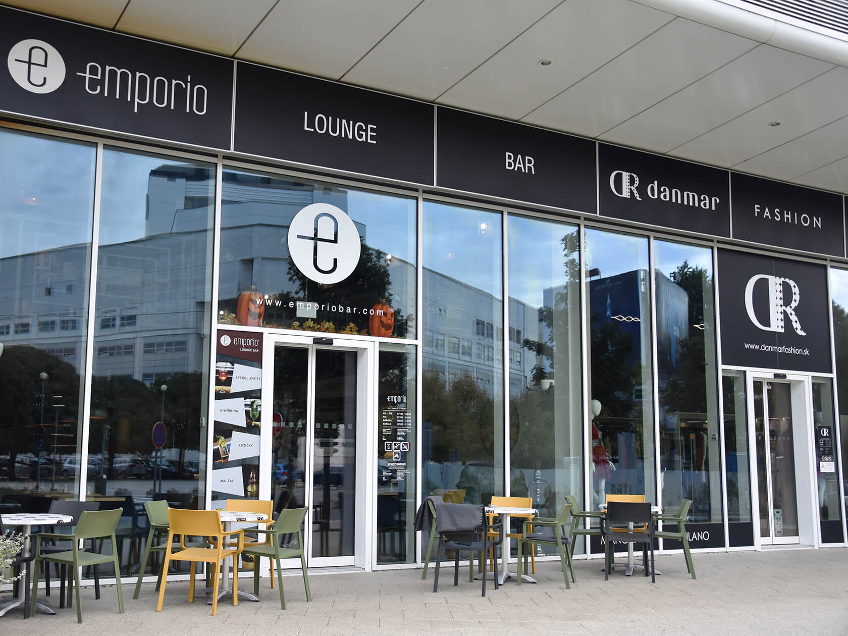 Predané: Predaj exkluzívneho baru 128,80m2, pre 70 + 40 ludí, kompletne zrekonštruovaný, Panorama City-3