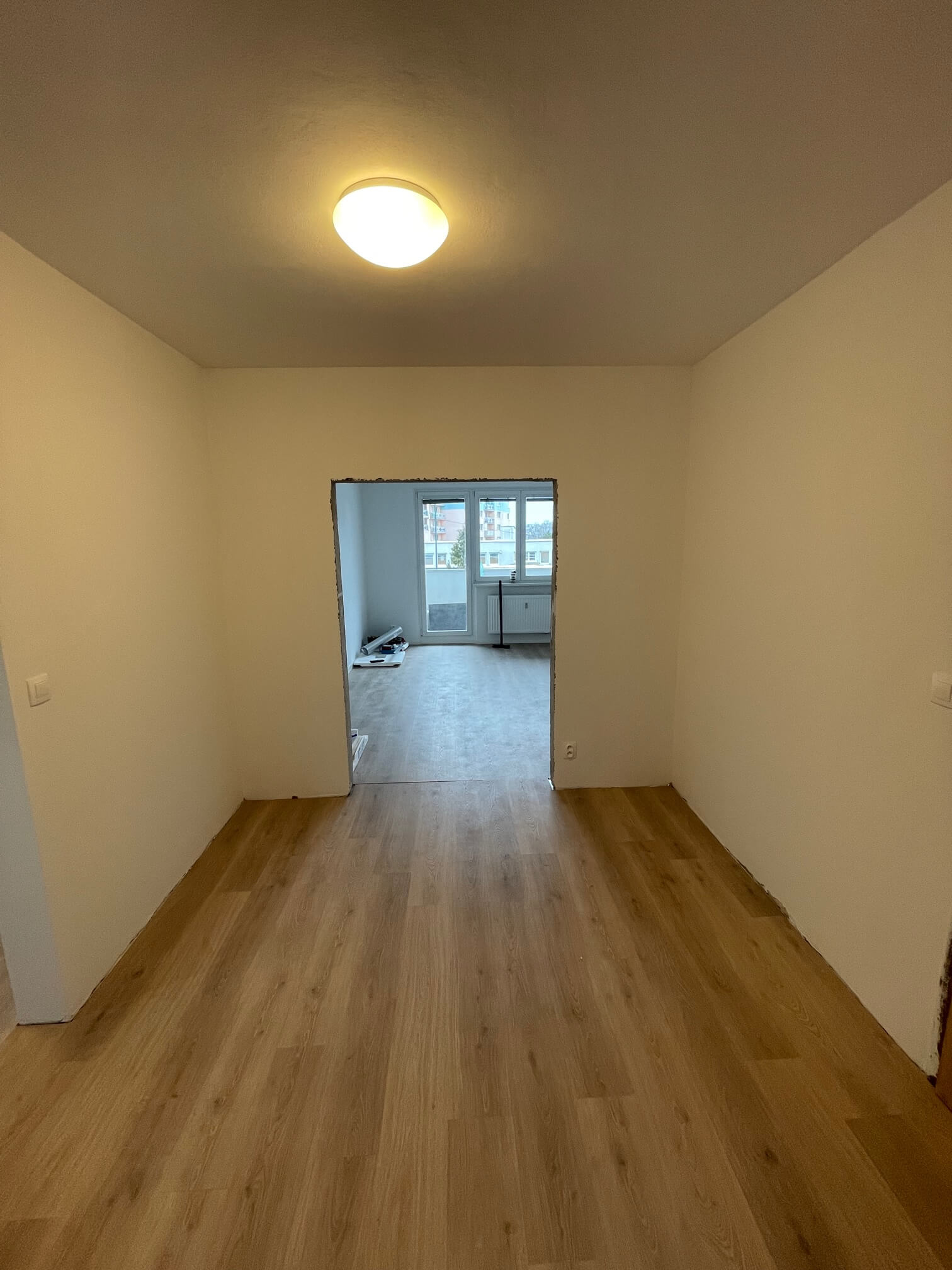 Prenajaté: Izby na prenájom v 3 izbovom byte, Karlovka, Kolísková 6 v Bratislave, 300€ izba, izba má 20m2 s  balkónom,-32