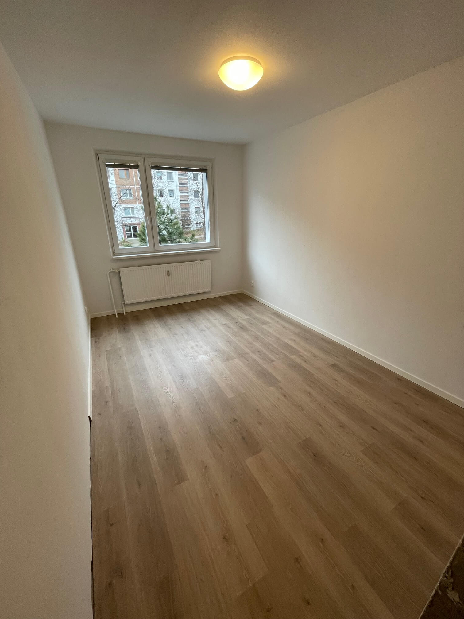 Prenajaté: Izby na prenájom v 3 izbovom byte, Karlovka, Kolísková 6 v Bratislave, 300€ izba, izba má 20m2 s  balkónom,-30