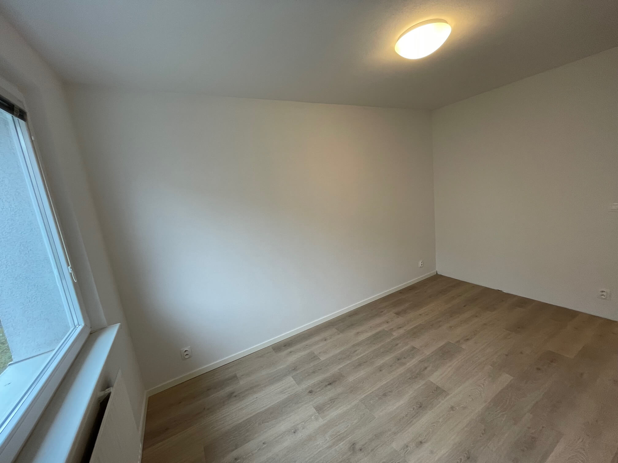 Prenajaté: Izby na prenájom v 3 izbovom byte, Karlovka, Kolísková 6 v Bratislave, 300€ izba, izba má 20m2 s  balkónom,-24