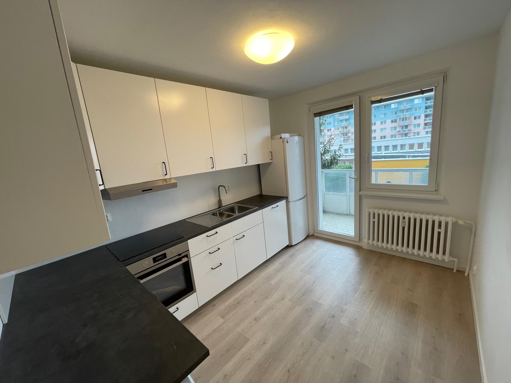 Prenajaté: Izby na prenájom v 3 izbovom byte, Karlovka, Kolísková 6 v Bratislave, 300€ izba, izba má 20m2 s  balkónom,-22