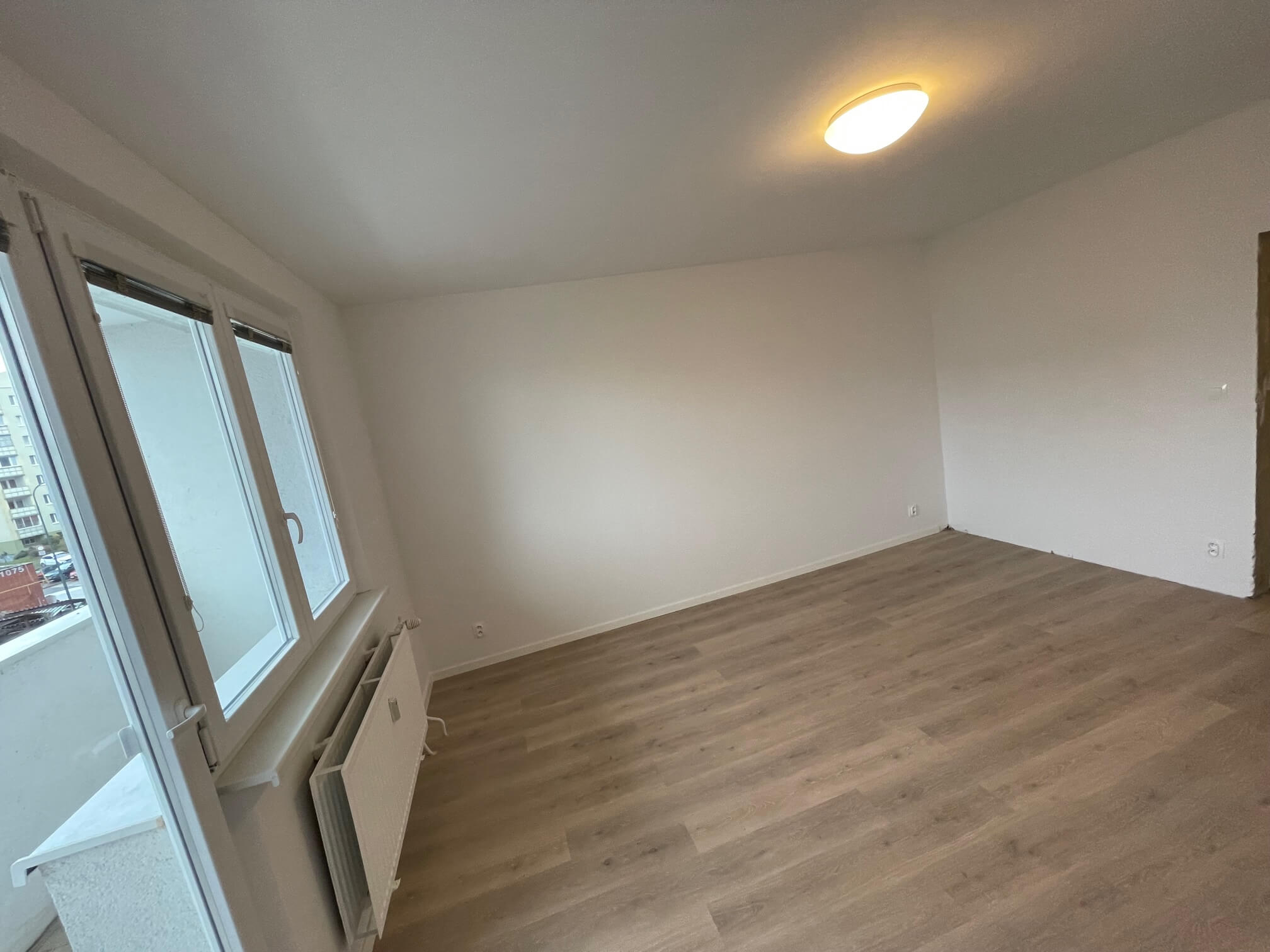 Prenajaté: Izby na prenájom v 3 izbovom byte, Karlovka, Kolísková 6 v Bratislave, 300€ izba, izba má 20m2 s  balkónom,-15