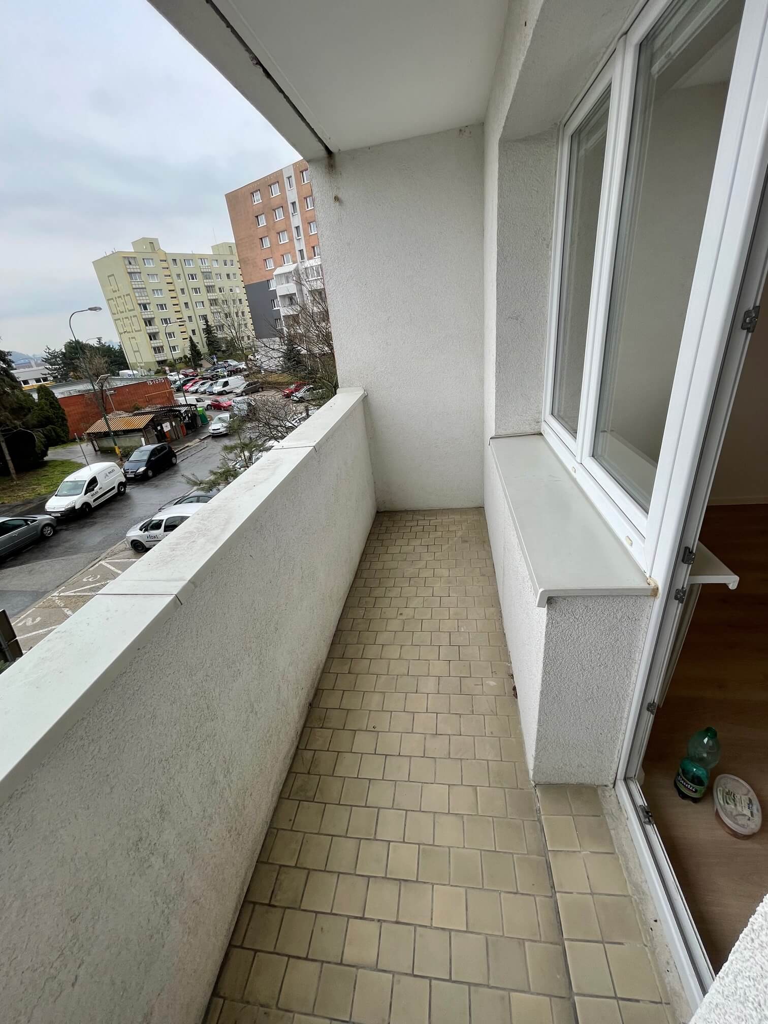 Prenajaté: Izby na prenájom v 3 izbovom byte, Karlovka, Kolísková 6 v Bratislave, 300€ izba, izba má 20m2 s  balkónom,-14
