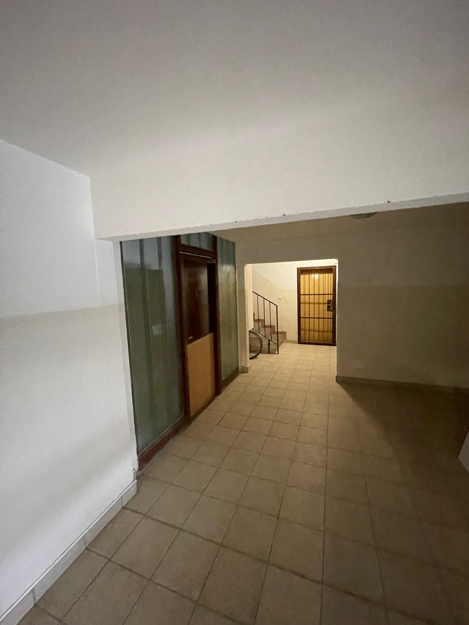 Prenajaté: Izby na prenájom v 3 izbovom byte, Karlovka, Kolísková 6 v Bratislave, 300€ izba, izba má 20m2 s  balkónom,-5