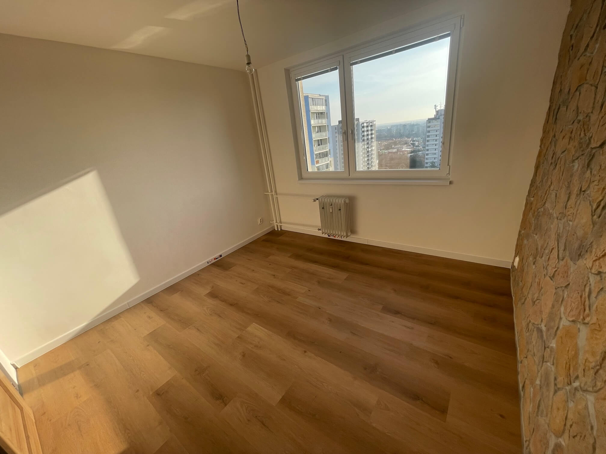 Predané: Na predaj 3 izbový slnečný byt, kompletná rekonštrukcia, Sadmelijská Rača, 66,40m2, loggia 6,43m2, 8 poschodie-38