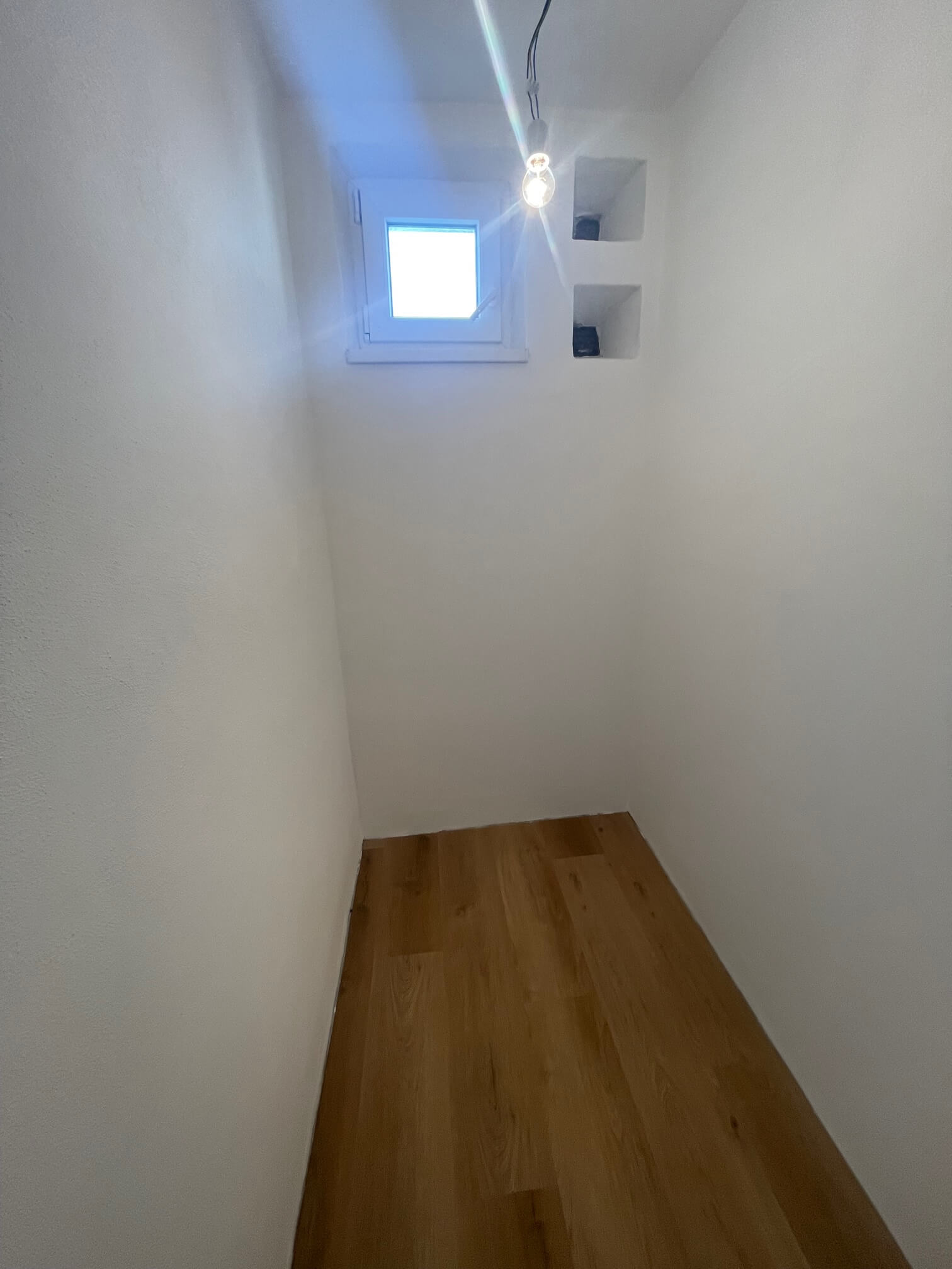 Predané: Na predaj 3 izbový slnečný byt, kompletná rekonštrukcia, Sadmelijská Rača, 66,40m2, loggia 6,43m2, 8 poschodie-26
