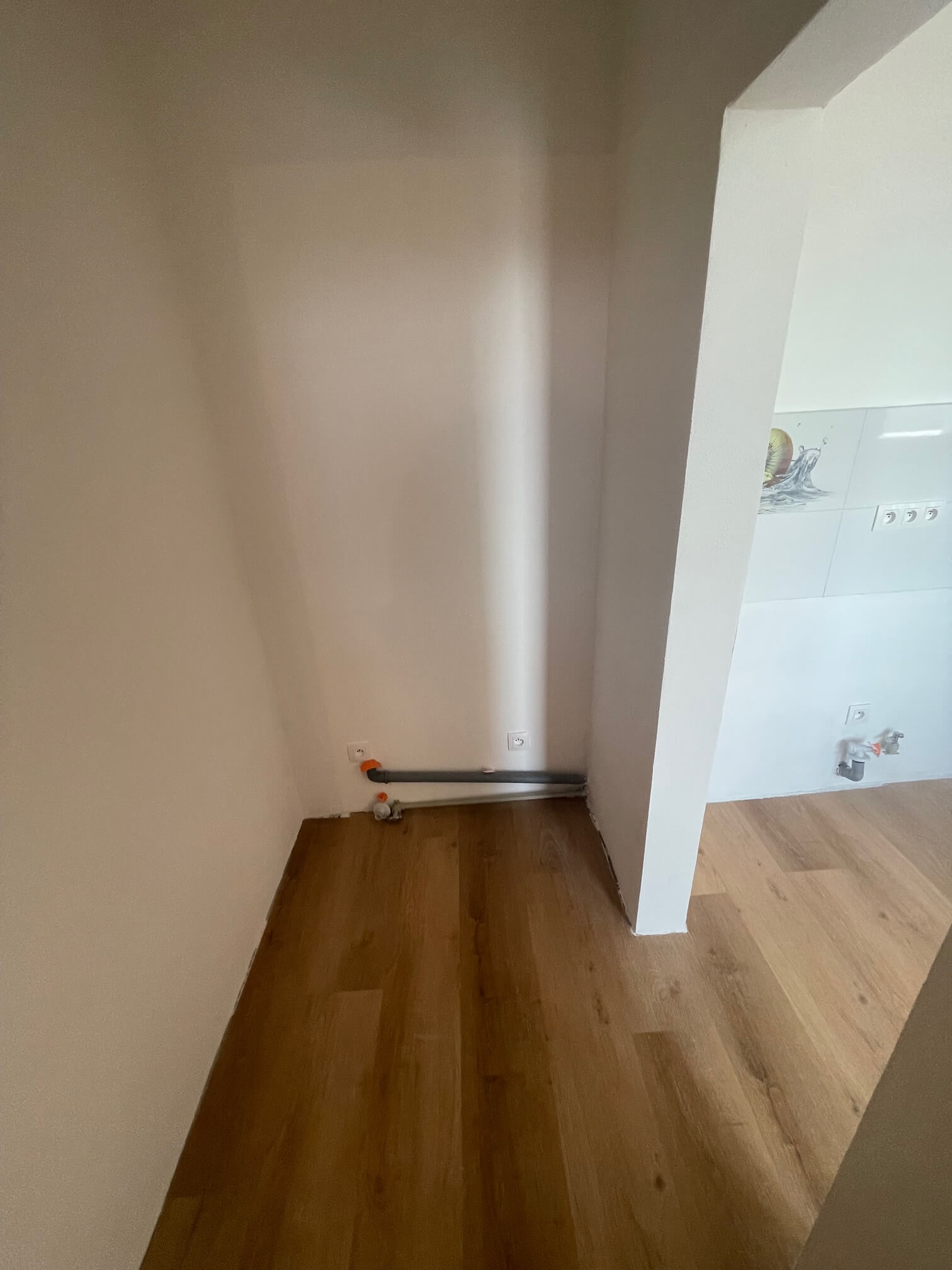 Predané: Na predaj 3 izbový slnečný byt, kompletná rekonštrukcia, Sadmelijská Rača, 66,40m2, loggia 6,43m2, 8 poschodie-25