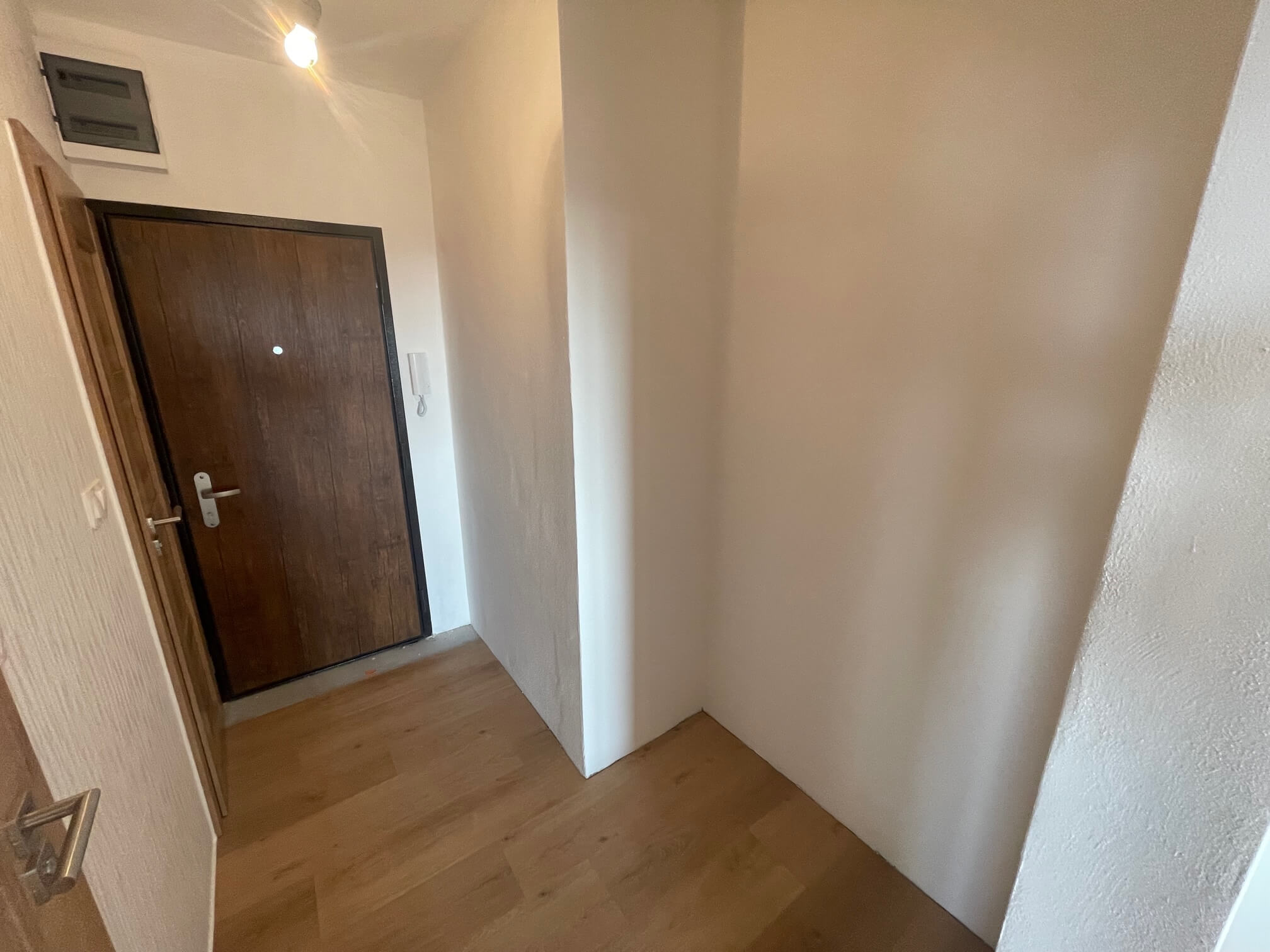 Predané: Na predaj 3 izbový slnečný byt, kompletná rekonštrukcia, Sadmelijská Rača, 66,40m2, loggia 6,43m2, 8 poschodie-22