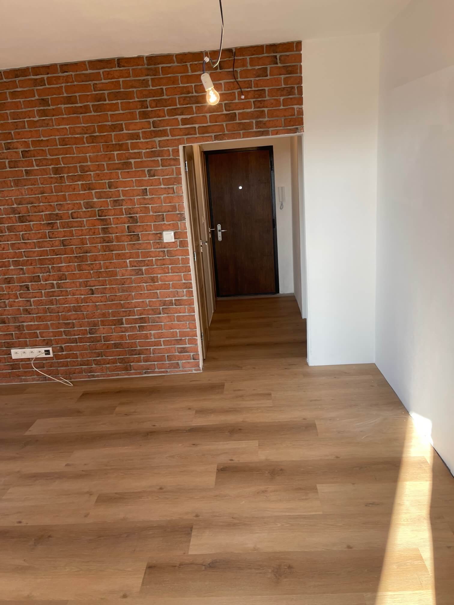 Predané: Na predaj 3 izbový slnečný byt, kompletná rekonštrukcia, Sadmelijská Rača, 66,40m2, loggia 6,43m2, 8 poschodie-15