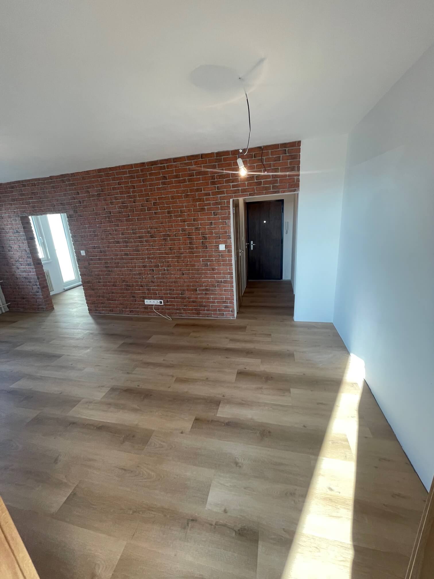 Predané: Na predaj 3 izbový slnečný byt, kompletná rekonštrukcia, Sadmelijská Rača, 66,40m2, loggia 6,43m2, 8 poschodie-14