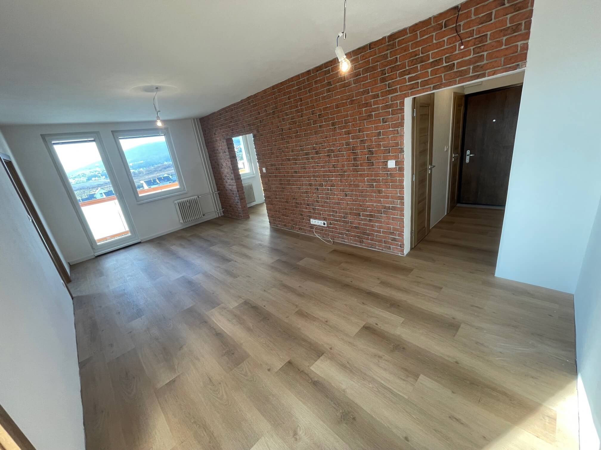 Predané: Na predaj 3 izbový slnečný byt, kompletná rekonštrukcia, Sadmelijská Rača, 66,40m2, loggia 6,43m2, 8 poschodie-1