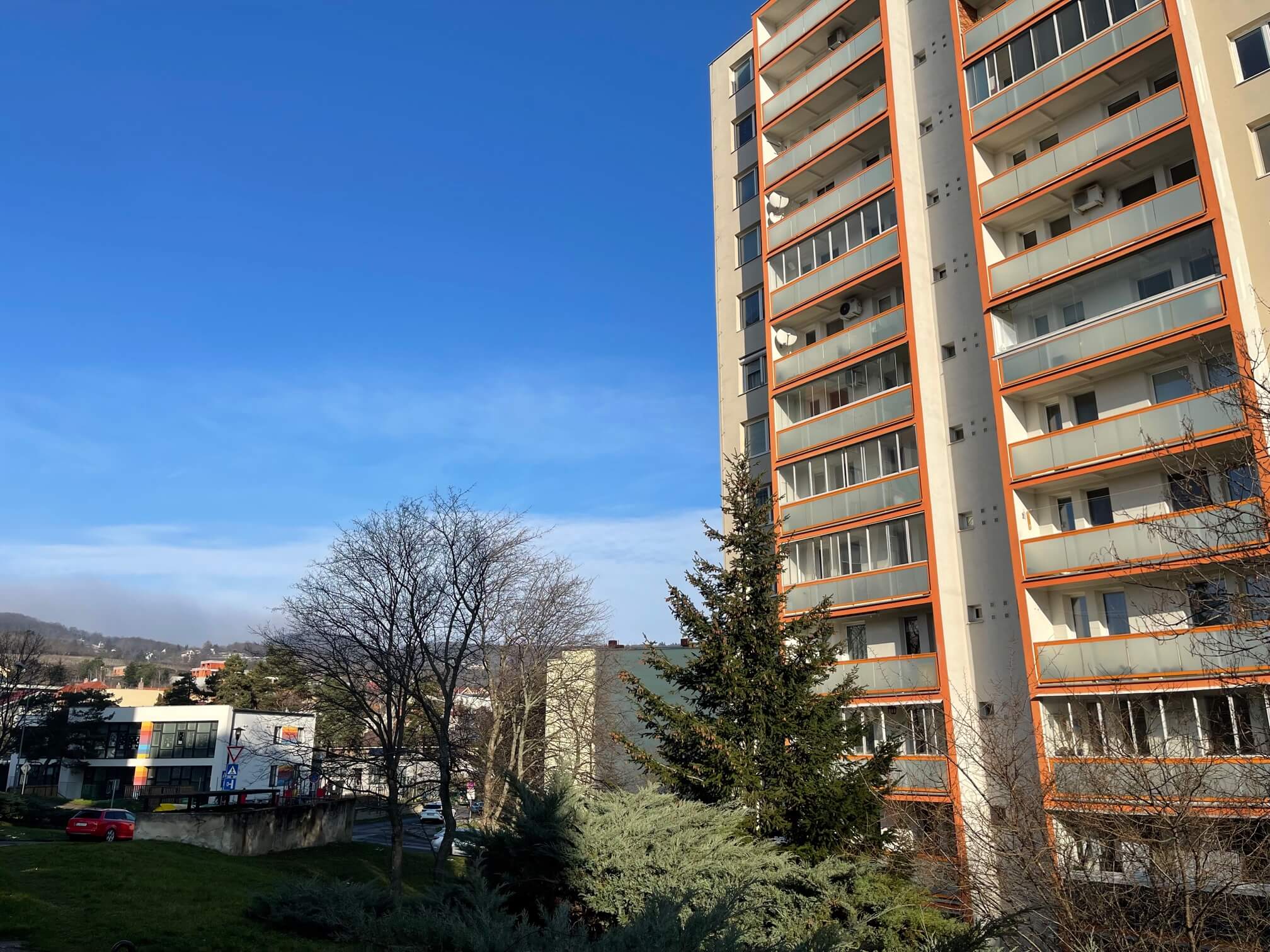Predané: Na predaj 3 izbový slnečný byt, kompletná rekonštrukcia, Sadmelijská Rača, 66,40m2, loggia 6,43m2, 8 poschodie-4