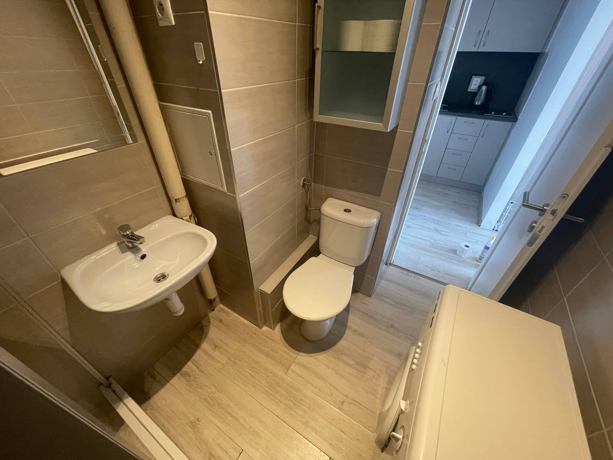 Na prenájom 1 izbový byt, Karpatské Námestie 18, Rača, úžitková plocha 30m2,balkón 3m2-5