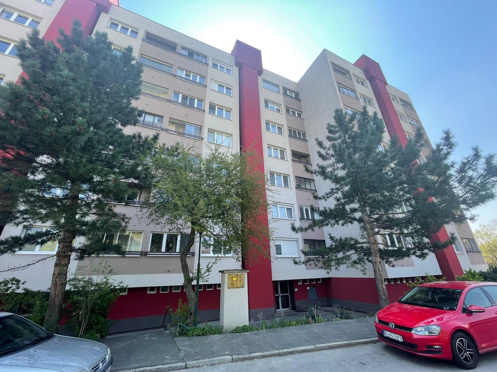 Na prenájom 1 izbový byt, Karpatské Námestie 18, Rača, úžitková plocha 30m2,balkón 3m2-18
