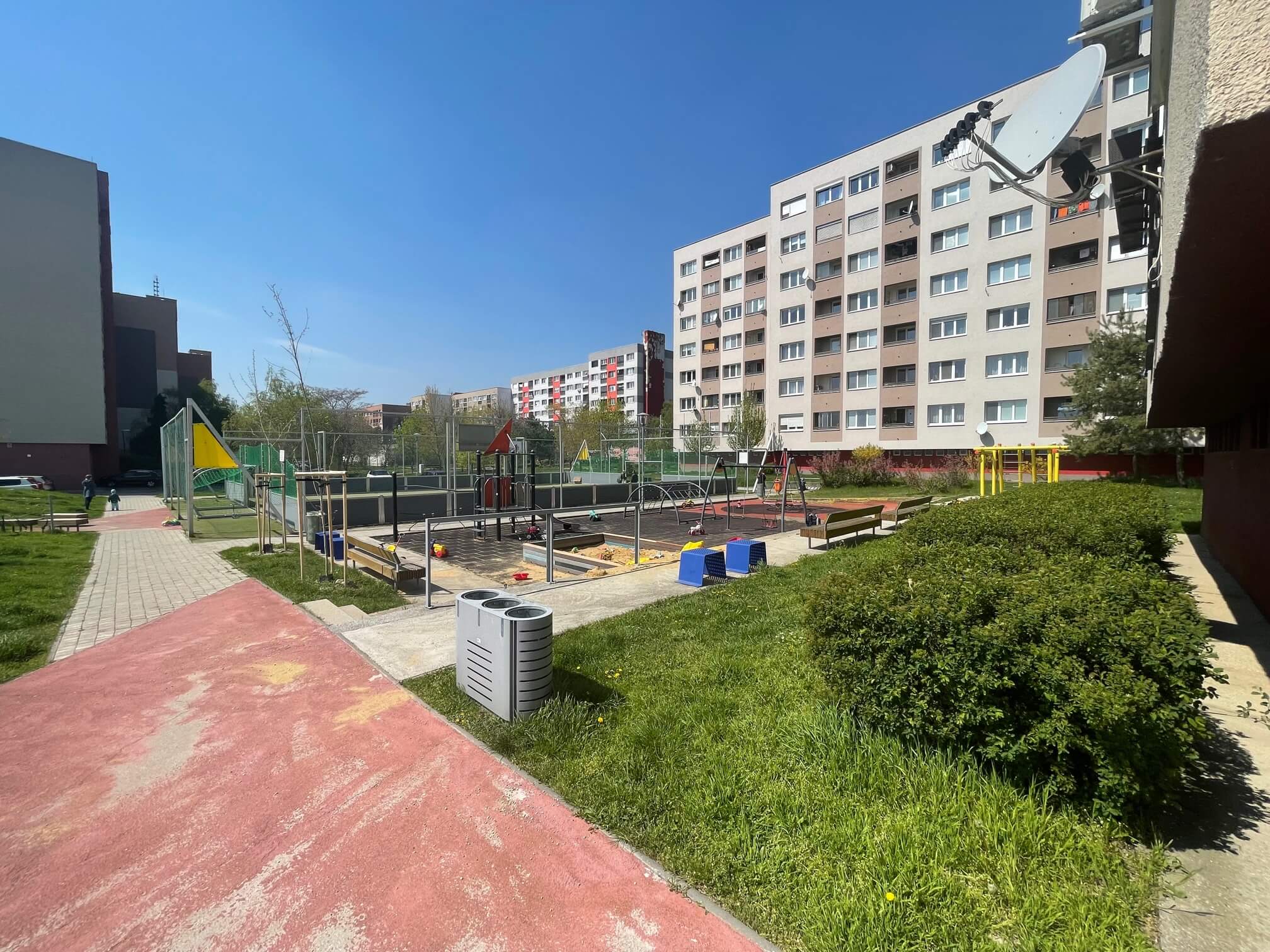 Na prenájom 1 izbový byt, Karpatské Námestie 18, Rača, úžitková plocha 30m2,balkón 3m2-13