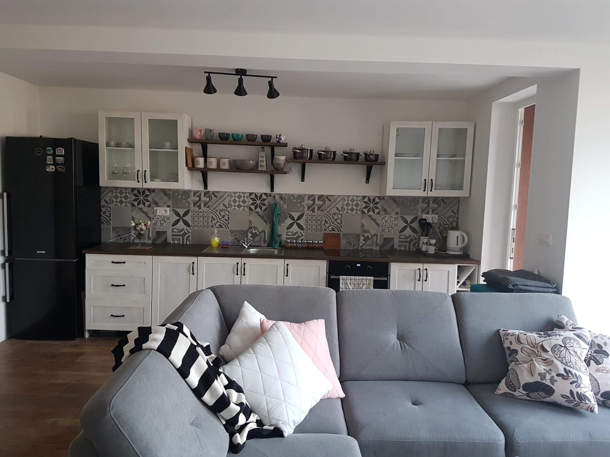 Predané: 4 izbový rodinný dom, Hrubá Borša, Okružná, priamo pri jazere, úžitková 99m2, vstup do jazera, 2x parkovanie-7
