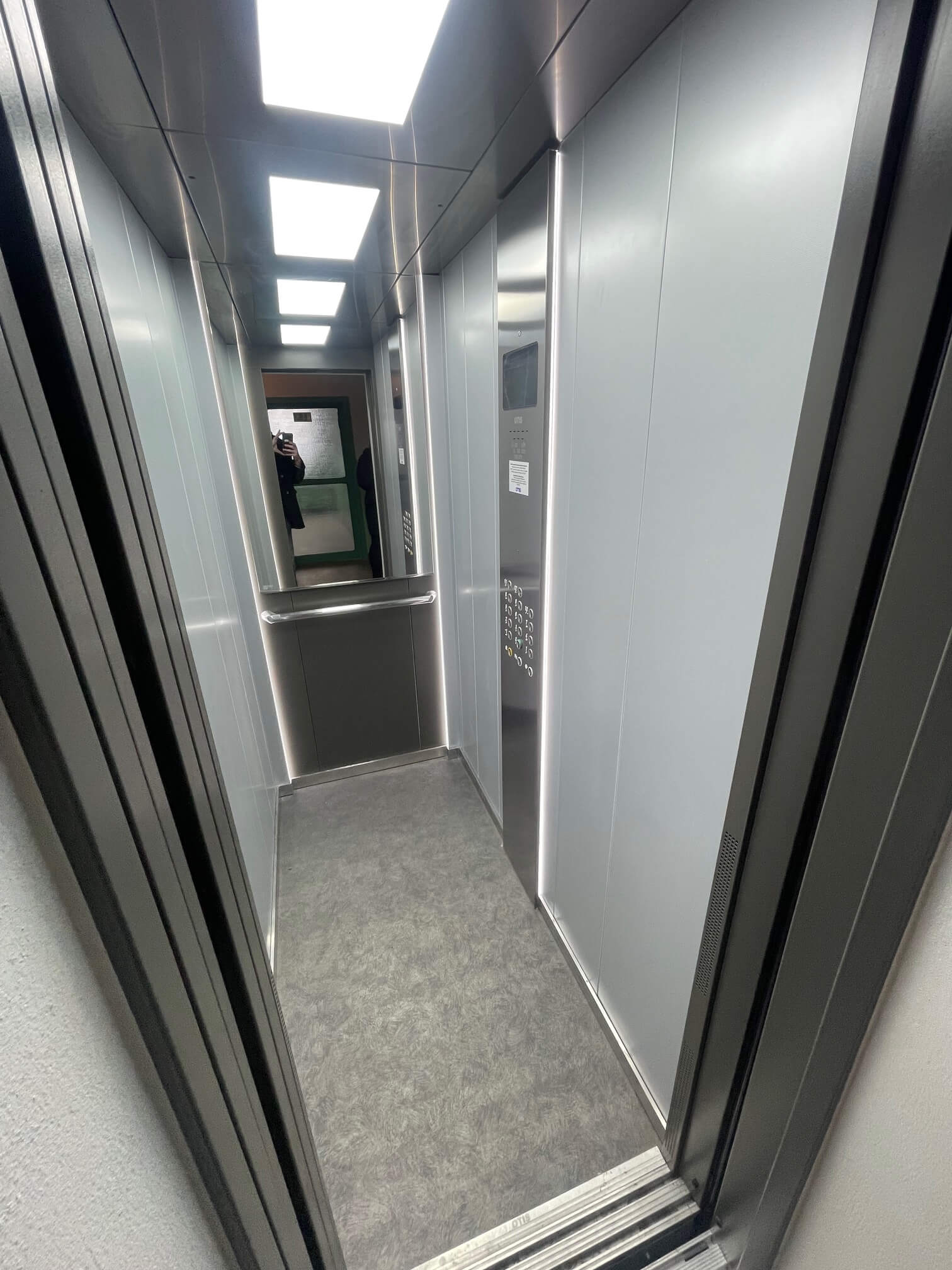 Predané: Na predaj 3 izbový byt, úžitková 68,50m2, Znievska 13, 9 nadzemné podlažie, v Petržalke oproti Draždiaku-23