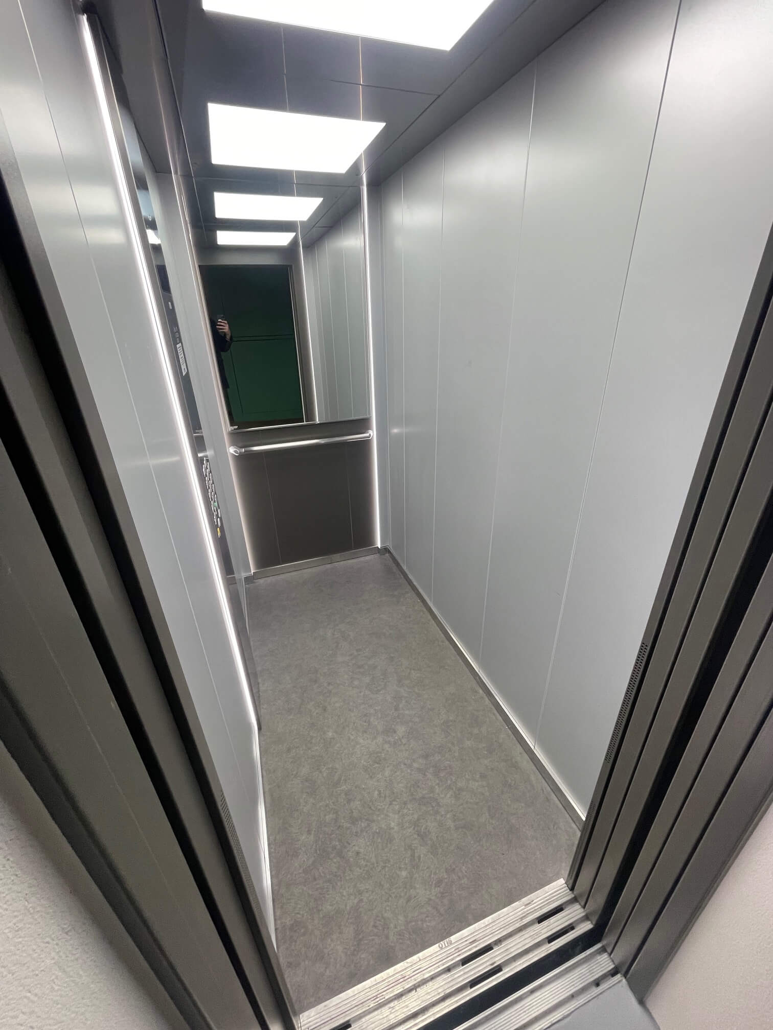 Predané: Na predaj 3 izbový byt, úžitková 68,50m2, Znievska 13, 9 nadzemné podlažie, v Petržalke oproti Draždiaku-22