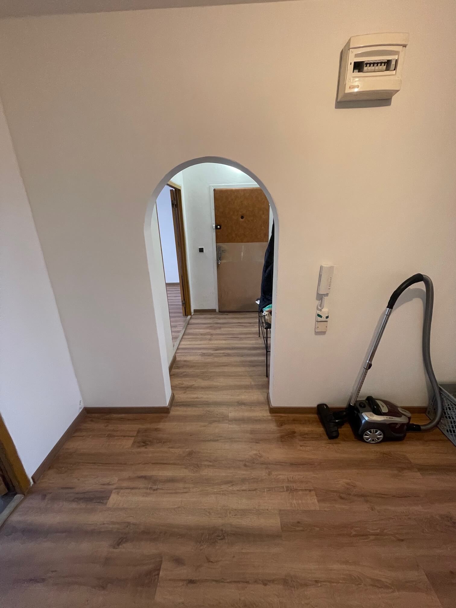 Predané: Na predaj 3 izbový byt, úžitková 68,50m2, Znievska 13, 9 nadzemné podlažie, v Petržalke oproti Draždiaku-13