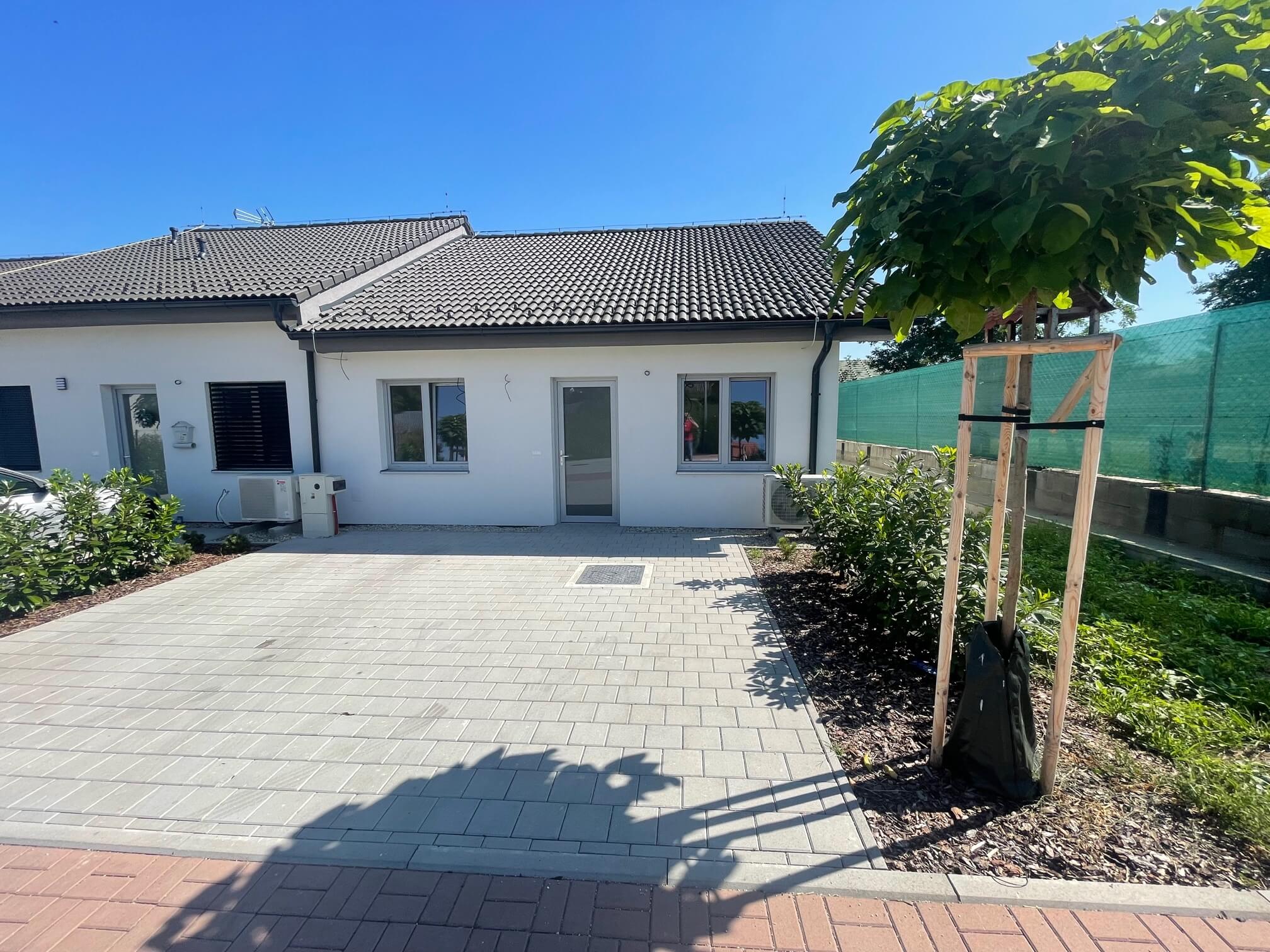 Na predaj Novostavba, Jakubov posledné 3 štvorizbové byty z dvoch trojdomov, úžitková 73,53m2, pozemok 211m2-49