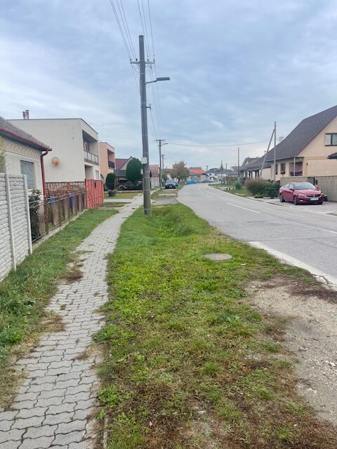 STAVEBNÝ POZEMOK NA VÝSTAVBU RD , VŠETKY SIETE, JAKUBOV 677M2-16