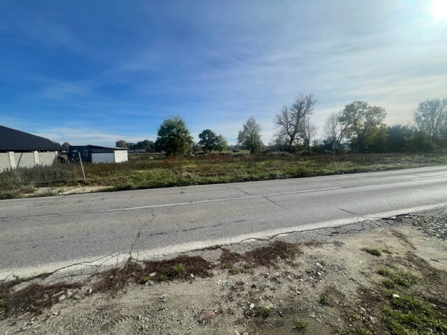 STAVEBNÝ POZEMOK NA VÝSTAVBU RD , VŠETKY SIETE, JAKUBOV 677M2-14