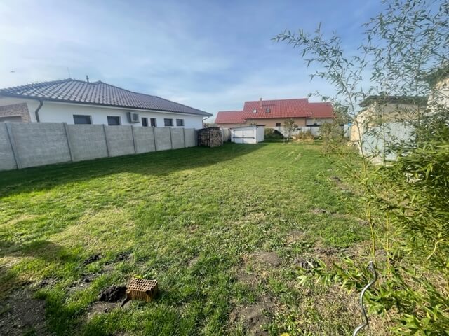 STAVEBNÝ POZEMOK NA VÝSTAVBU RD , VŠETKY SIETE, JAKUBOV 677M2-2