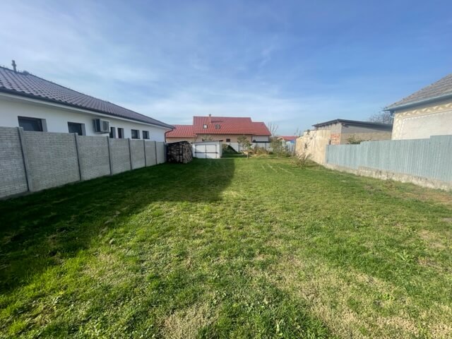 STAVEBNÝ POZEMOK NA VÝSTAVBU RD , VŠETKY SIETE, JAKUBOV 677M2-7