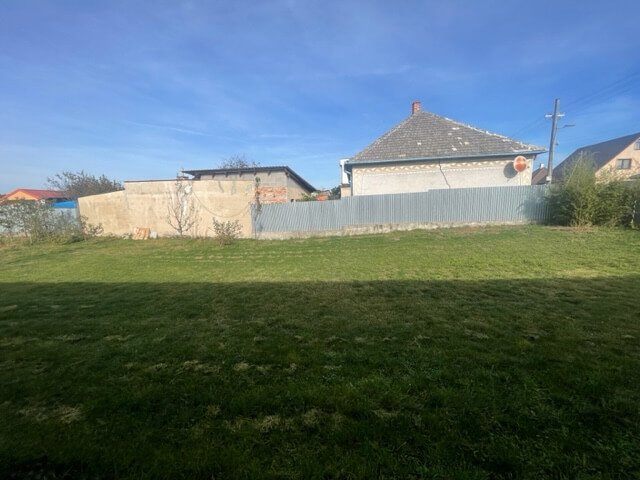 STAVEBNÝ POZEMOK NA VÝSTAVBU RD , VŠETKY SIETE, JAKUBOV 677M2-4