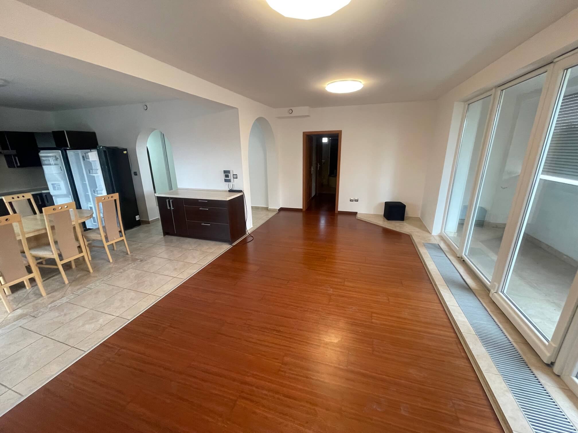Predané: 3 izbový byt, Vajnorská, úžitková plocha 113m2, plus loggia 8m2, balkón 6m2, pivnica, garáž, 2 parkovacie miesta vonku-2