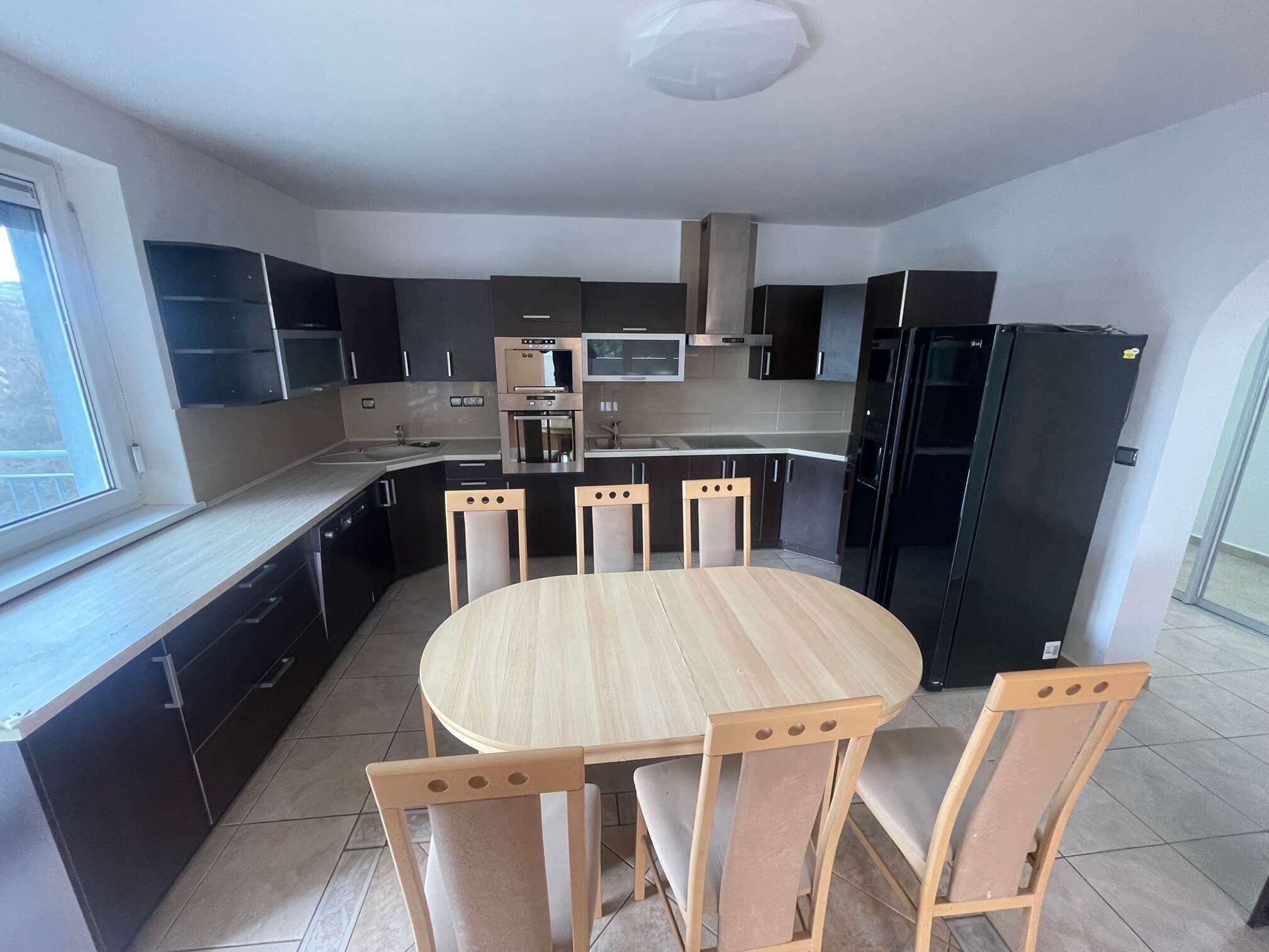 Predané: 3 izbový byt, Vajnorská, úžitková plocha 113m2, plus loggia 8m2, balkón 6m2, pivnica, garáž, 2 parkovacie miesta vonku-8