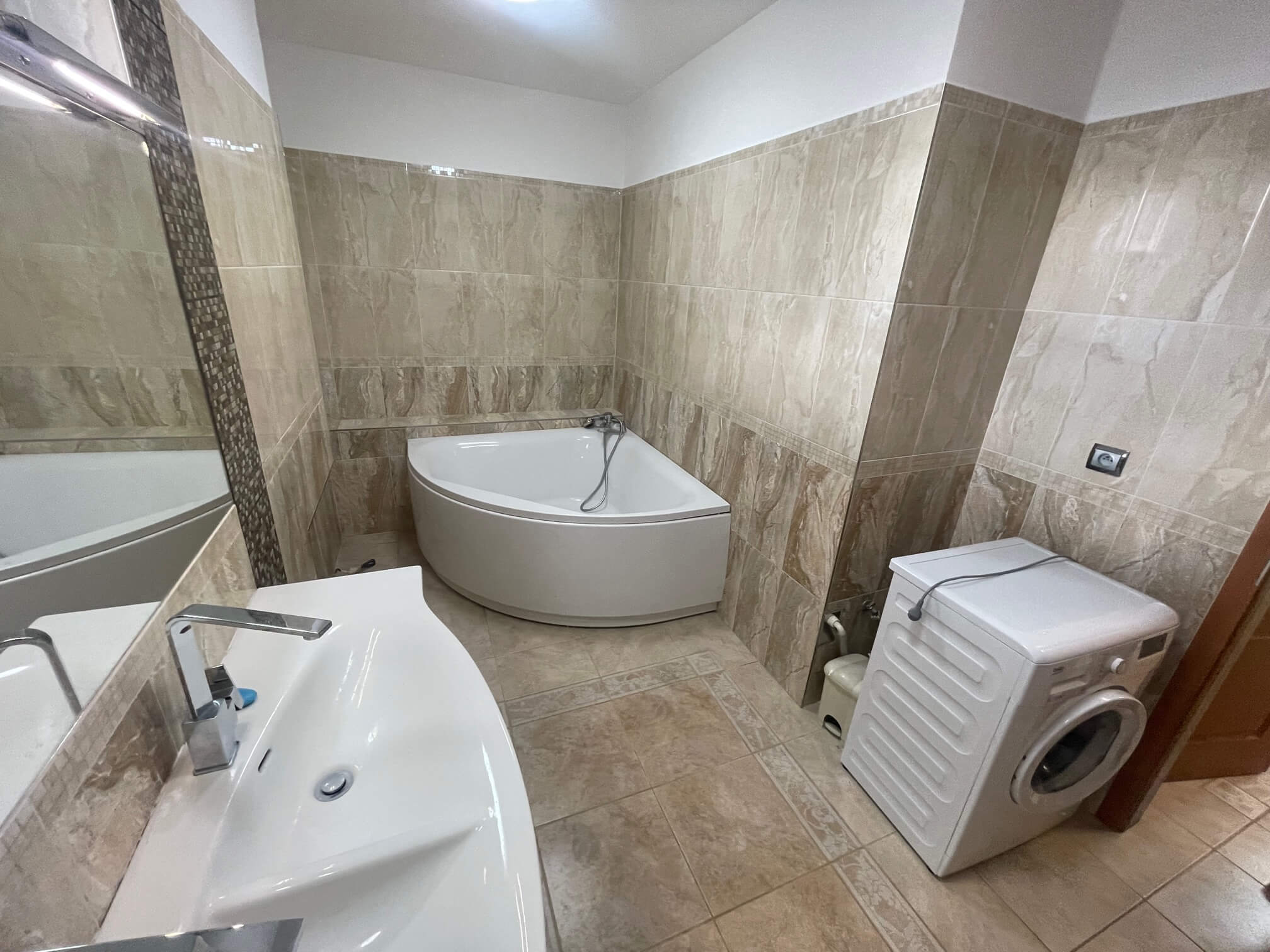 3 izbový byt, Vajnorská, úžitková plocha 113m2, plus loggia 8m2, balkón 6m2, pivnica, garáž, 2 parkovacie miesta vonku-24