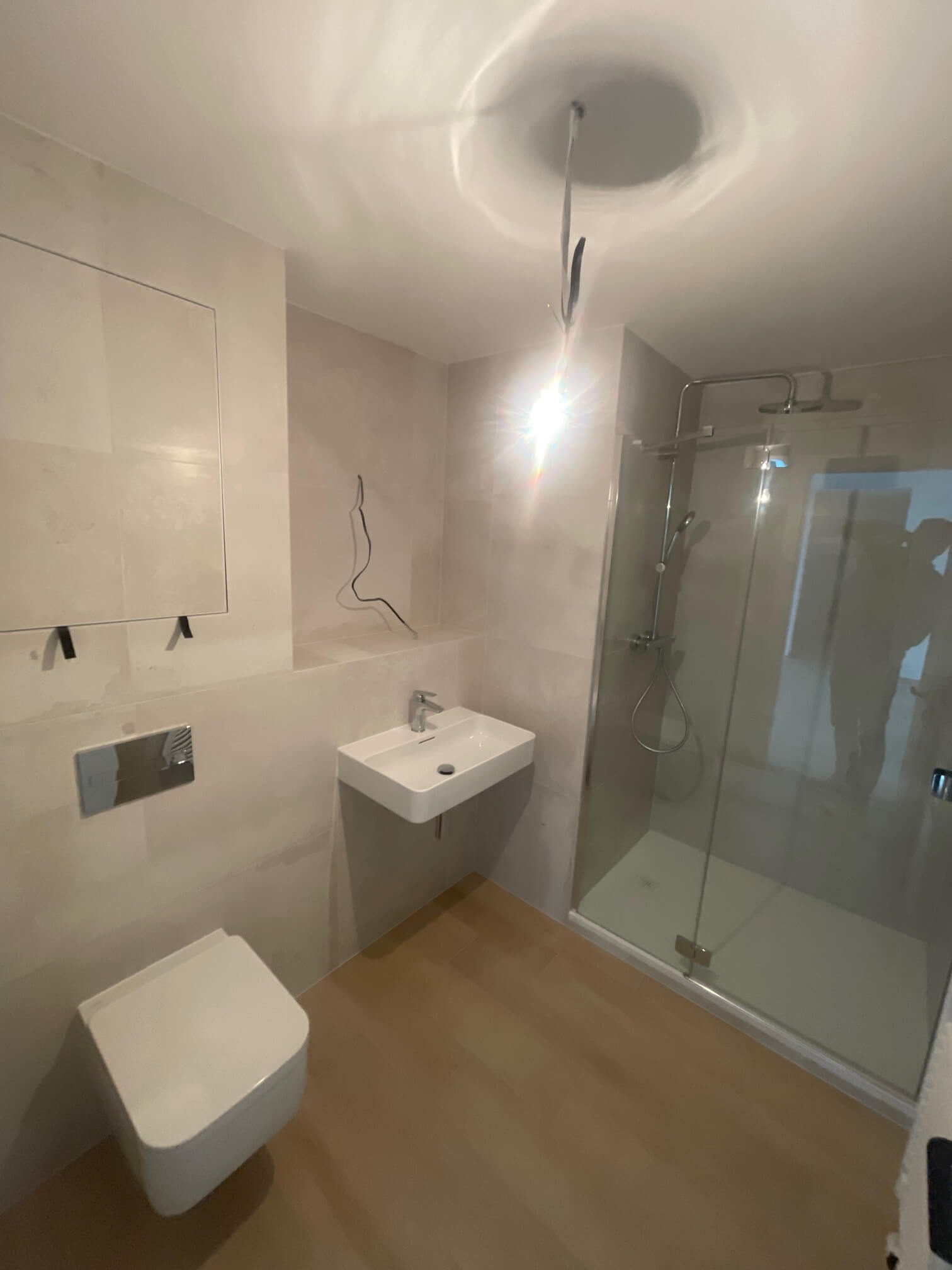 2 Izbový byt,  Eurovea Tower, 56,4m2 úžitková, loggia 10,2m2, 33 poschodie, kobka 3,10 m2, Garážové miesto-14