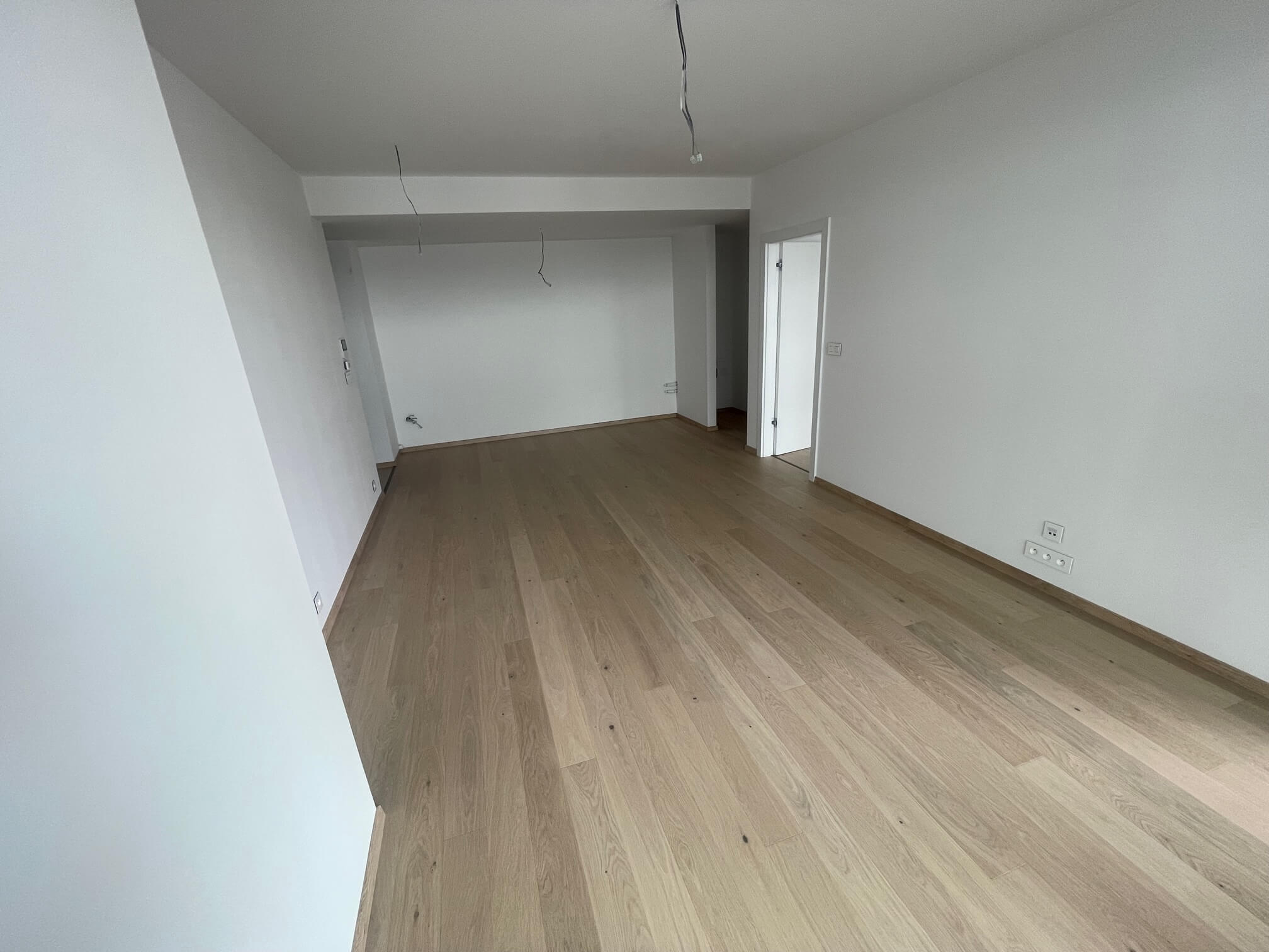 2 Izbový byt,  Eurovea Tower, 56,4m2 úžitková, loggia 10,2m2, 33 poschodie, kobka 3,10 m2, Garážové miesto-6