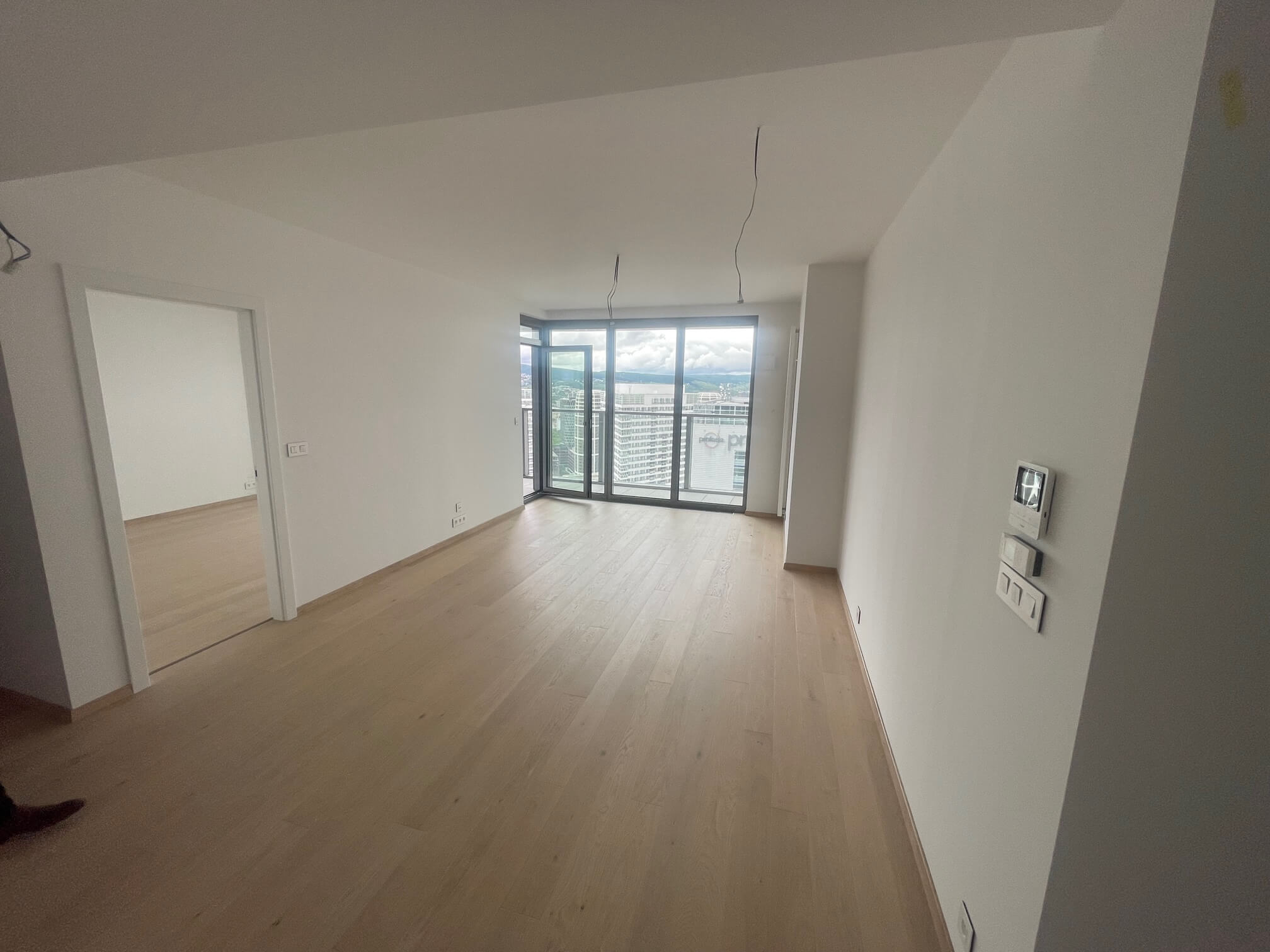 2 Izbový byt,  Eurovea Tower, 56,4m2 úžitková, loggia 10,2m2, 33 poschodie, kobka 3,10 m2, Garážové miesto-5