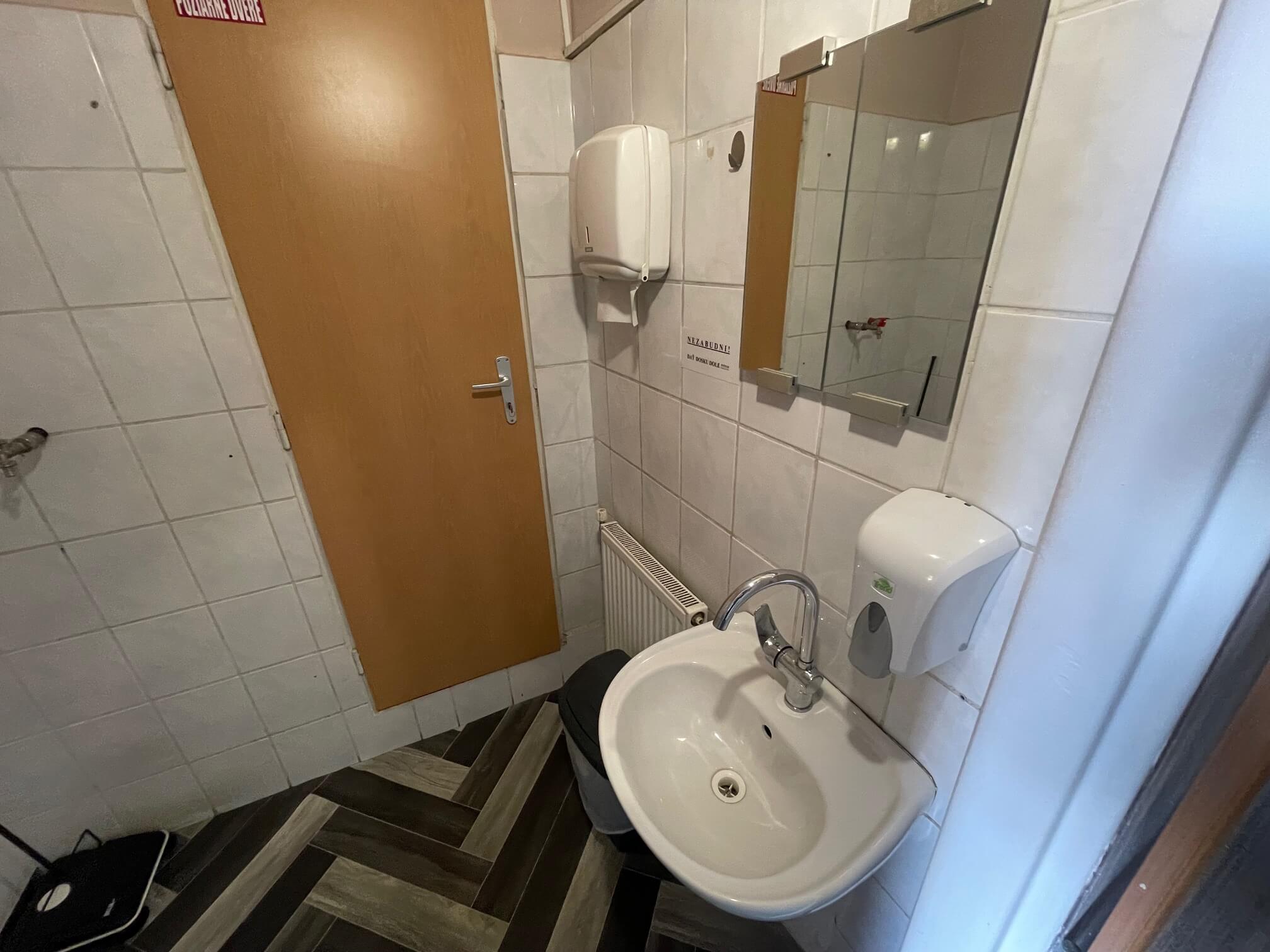 Na prenájom 2 miestnosti, spolu 16m2, Obchodná, Tetovanie, masáže, nechtové štúdio-5
