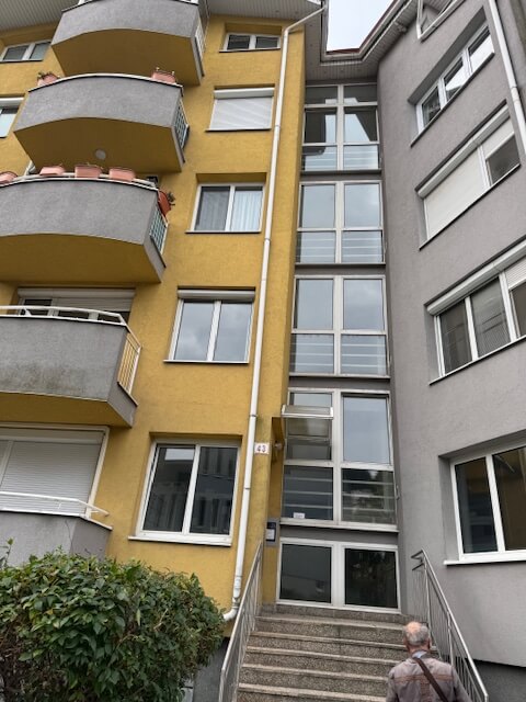 4 izbový byt prerobený na veľký 3 izbový, 124,9m2, podzemné parkovisko 1 miesto-4