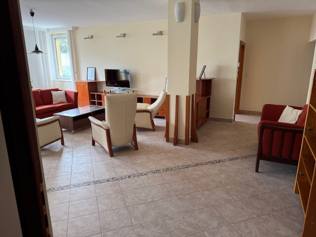 4 izbový byt prerobený na veľký 3 izbový, 124,9m2, podzemné parkovisko 1 miesto-2