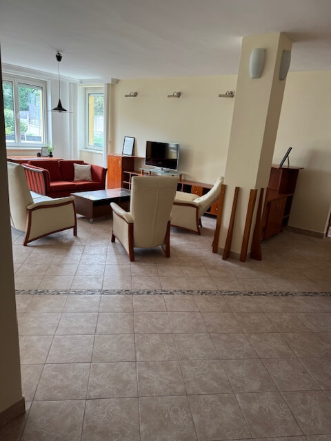 4 izbový byt prerobený na veľký 3 izbový, 124,9m2, podzemné parkovisko 1 miesto-1