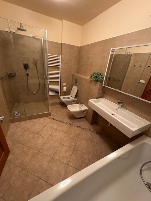 4 izbový byt prerobený na veľký 3 izbový, 124,9m2, podzemné parkovisko 1 miesto-13